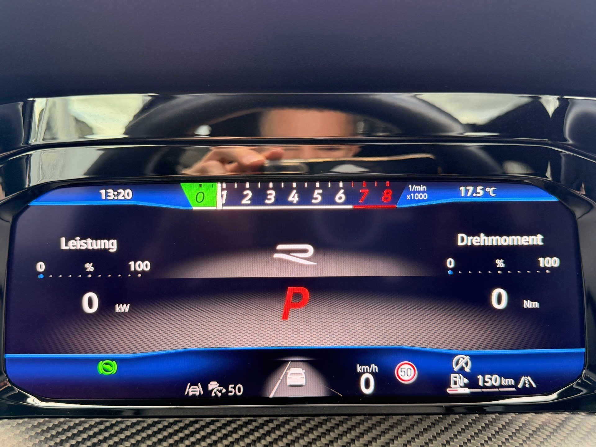 VW Golf Variant 2.0 TSI 333 PS 4MOTION R BLACK STYLE *** PANORAMAGLASDACH & LEDER VIENNA ***-image-12