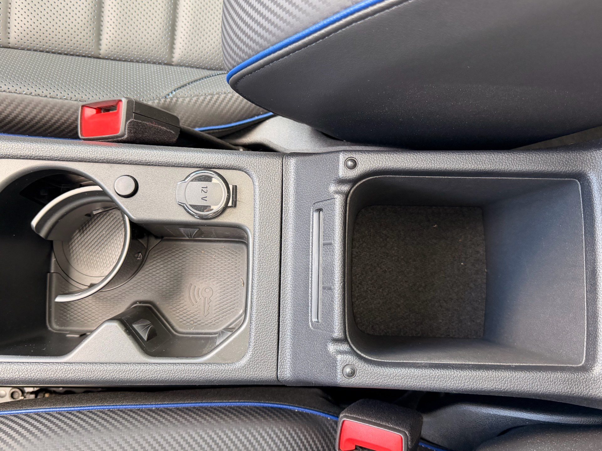 VW Golf Variant 2.0 TSI 333 PS 4MOTION R BLACK STYLE *** PANORAMAGLASDACH & LEDER VIENNA ***-image-25