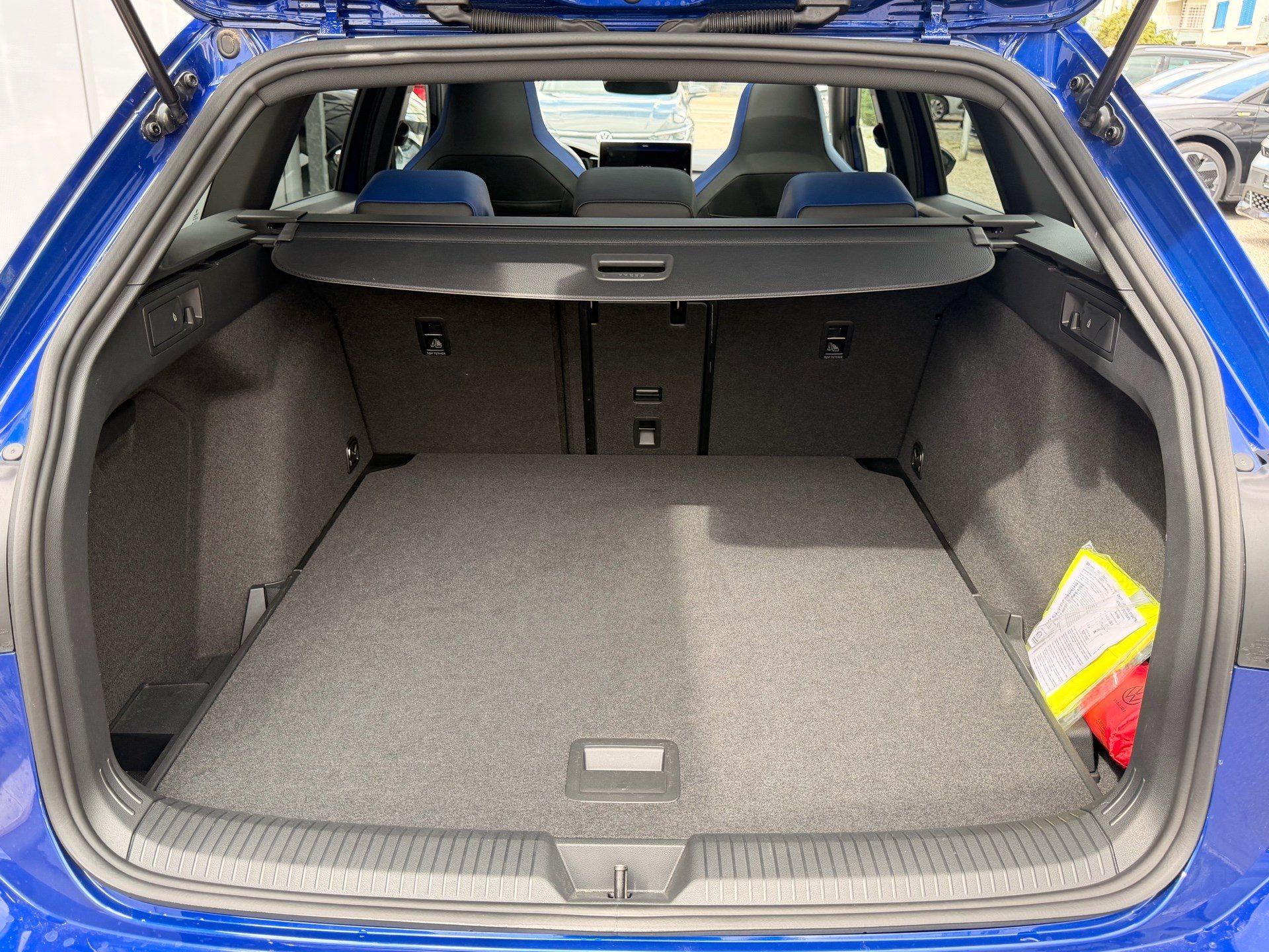 VW Golf Variant 2.0 TSI 333 PS 4MOTION R BLACK STYLE *** PANORAMAGLASDACH & LEDER VIENNA ***-image-30