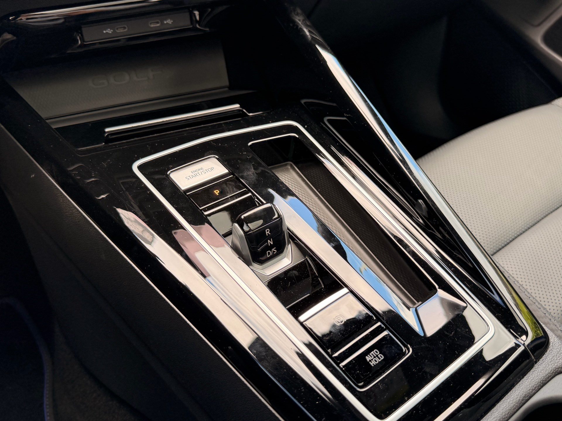 VW Golf Variant 2.0 TSI 333 PS 4MOTION R BLACK STYLE *** PANORAMAGLASDACH & LEDER VIENNA ***-image-24