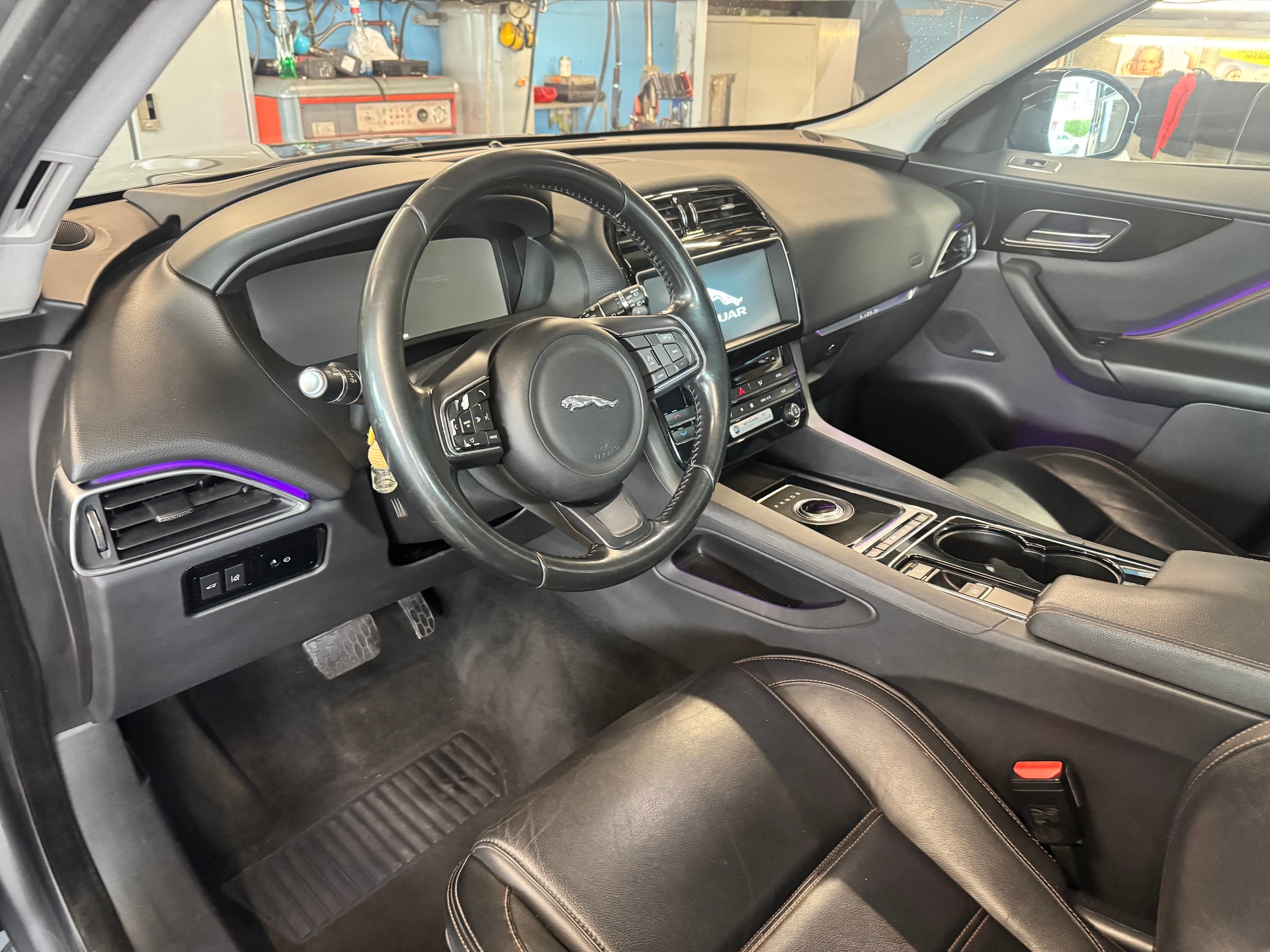 JAGUAR F-Pace 3.0 TD Prestige AWD Automatik-image-5