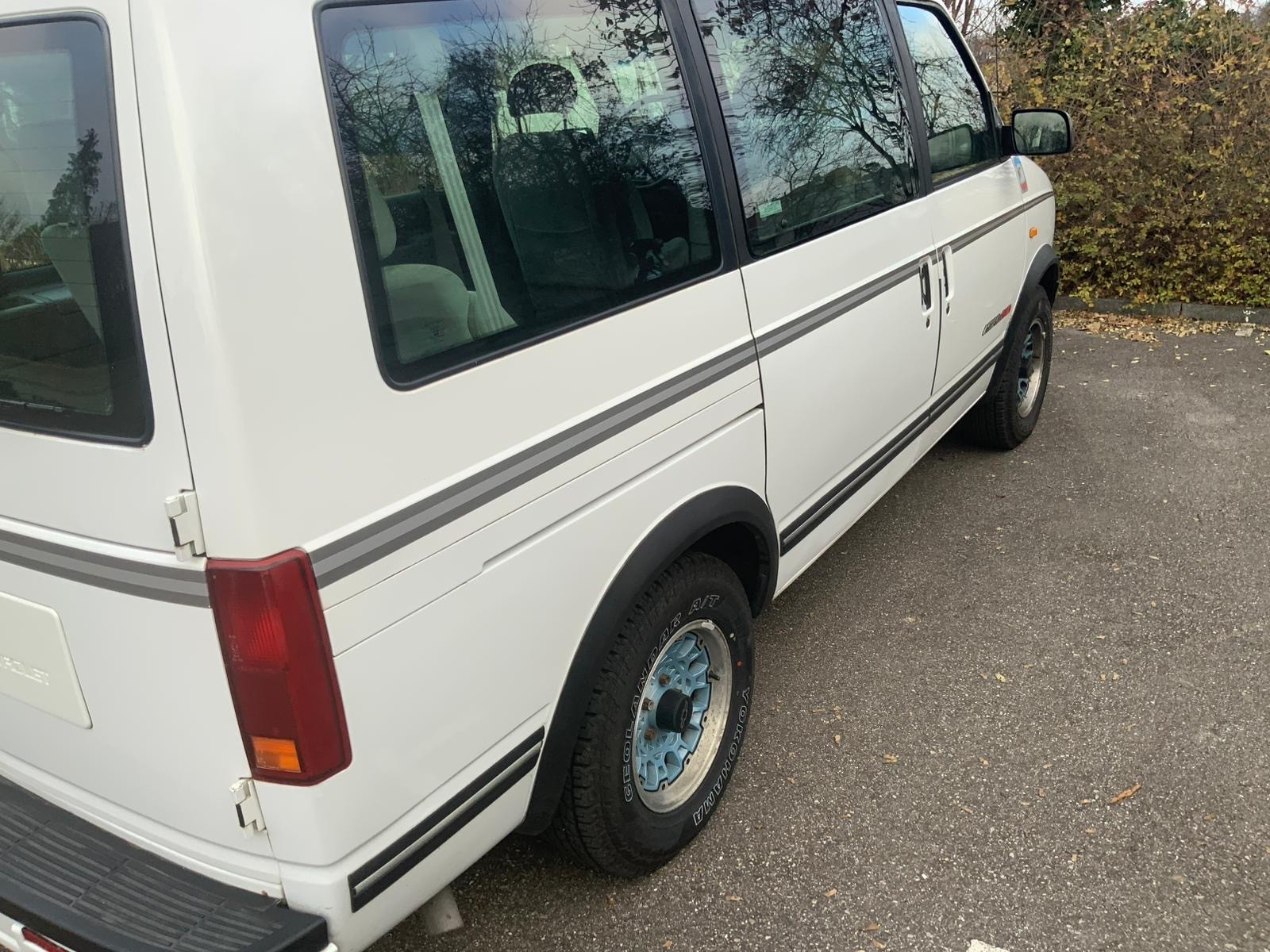 CHEVROLET Astro LT Extended 4x4-image-3