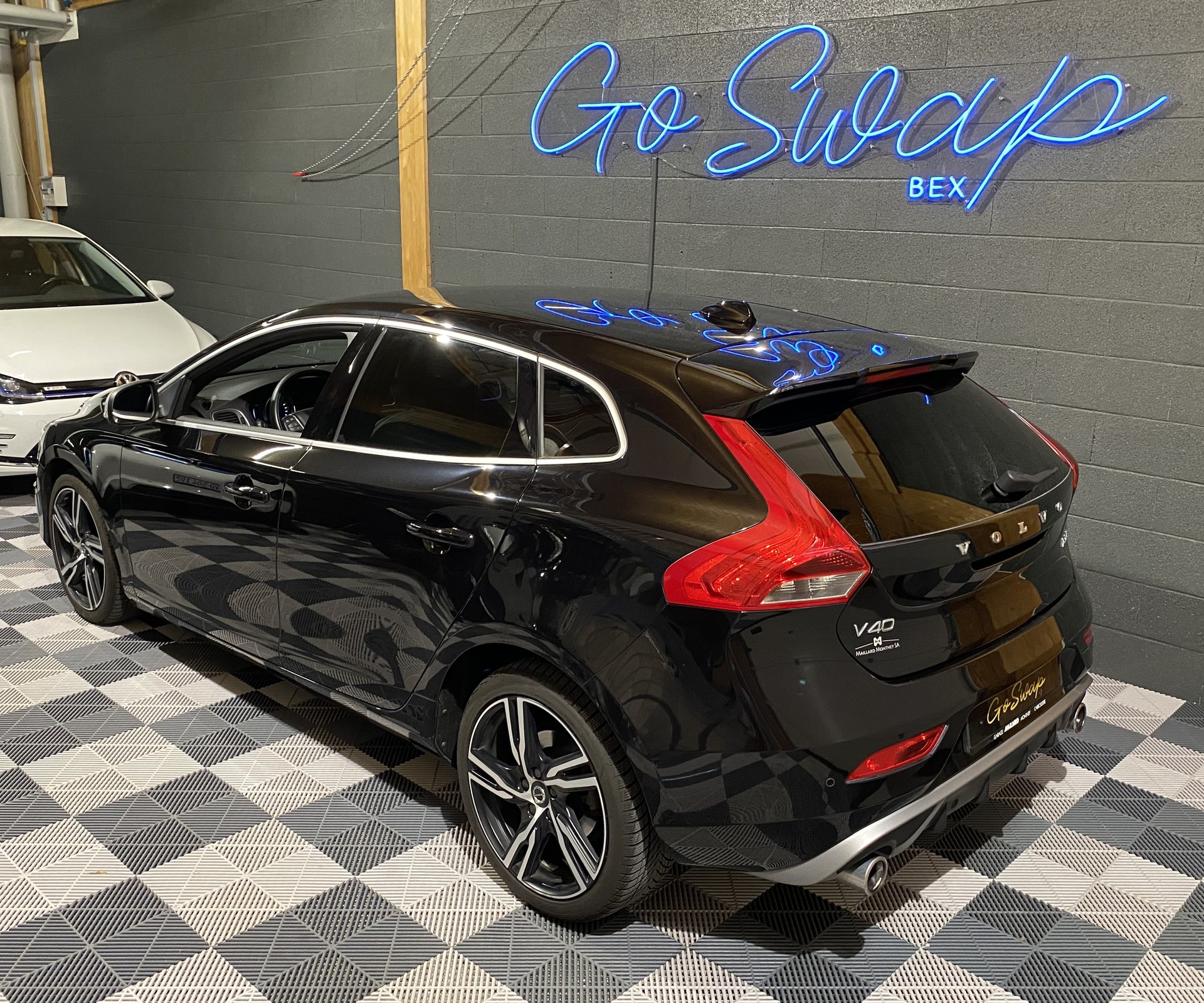 VOLVO V40 T3 R-Design Geartronic-image-9