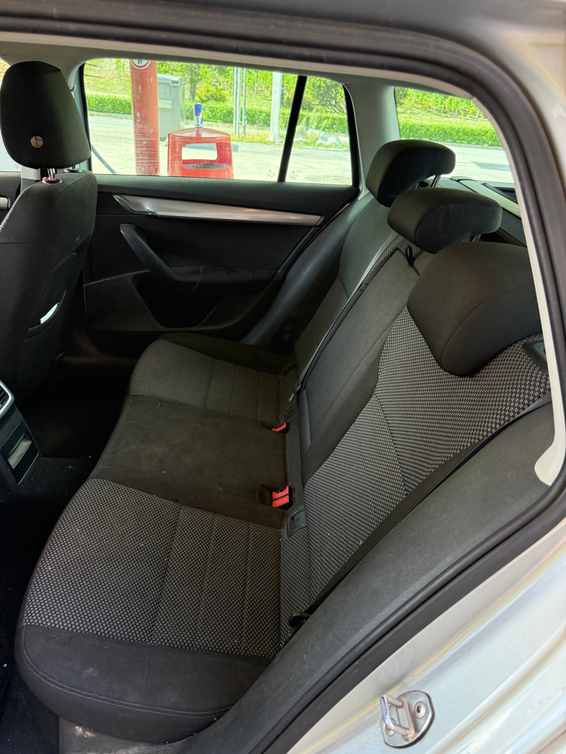 SKODA Octavia Combi 1.6 TDI Active DSG-image-12