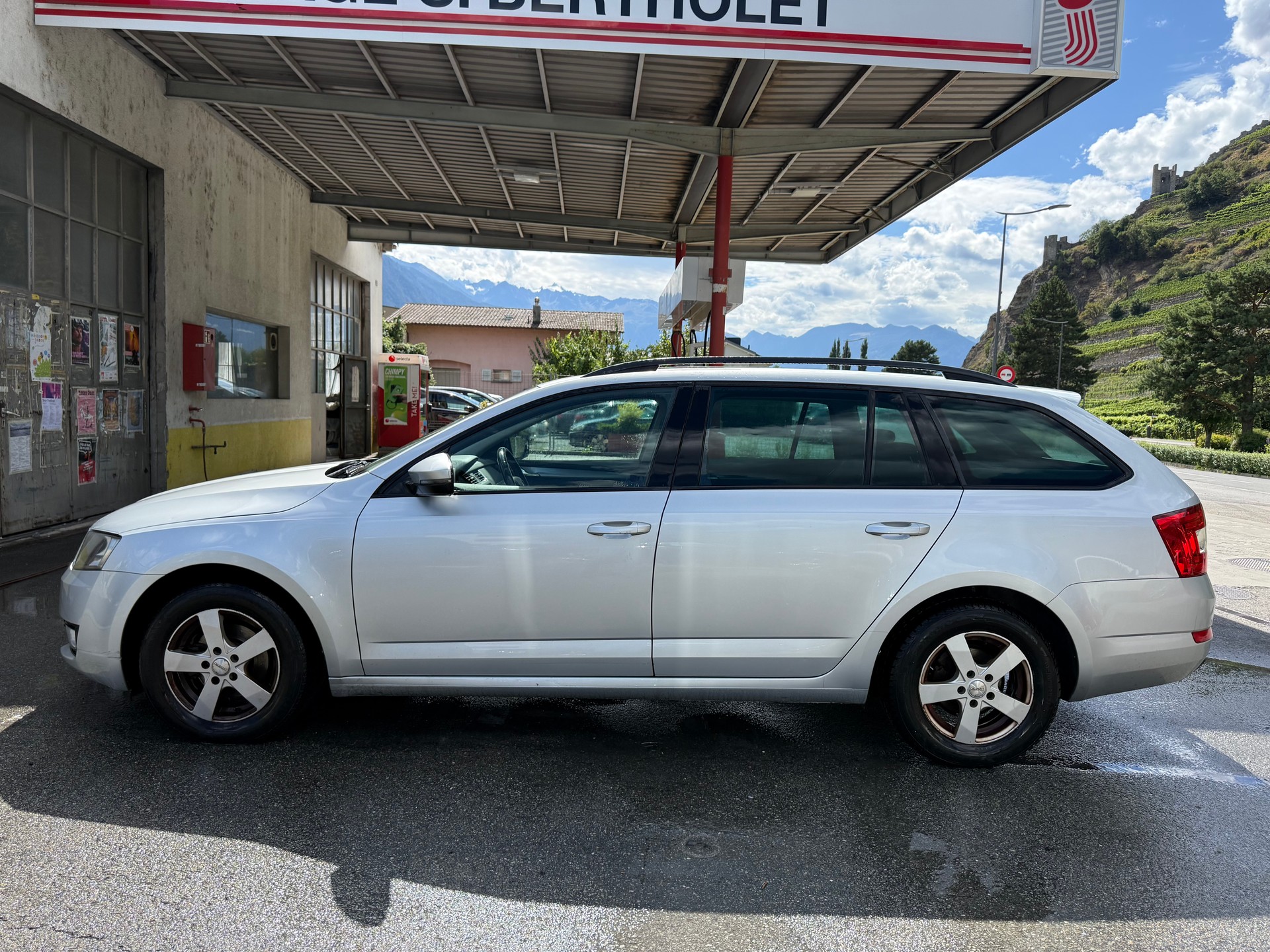 SKODA Octavia Combi 1.6 TDI Active DSG-image-6