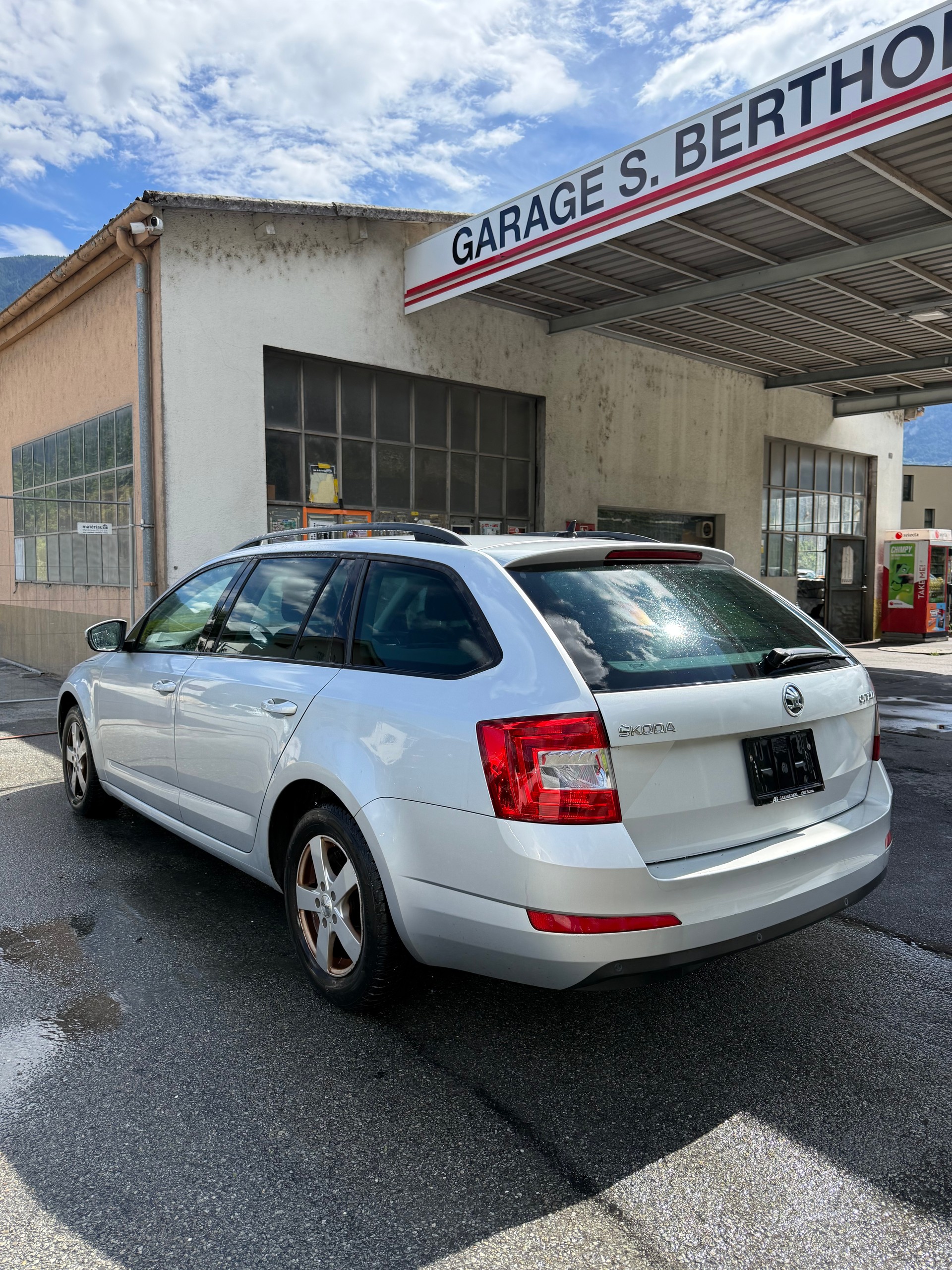 SKODA Octavia Combi 1.6 TDI Active DSG-image-4