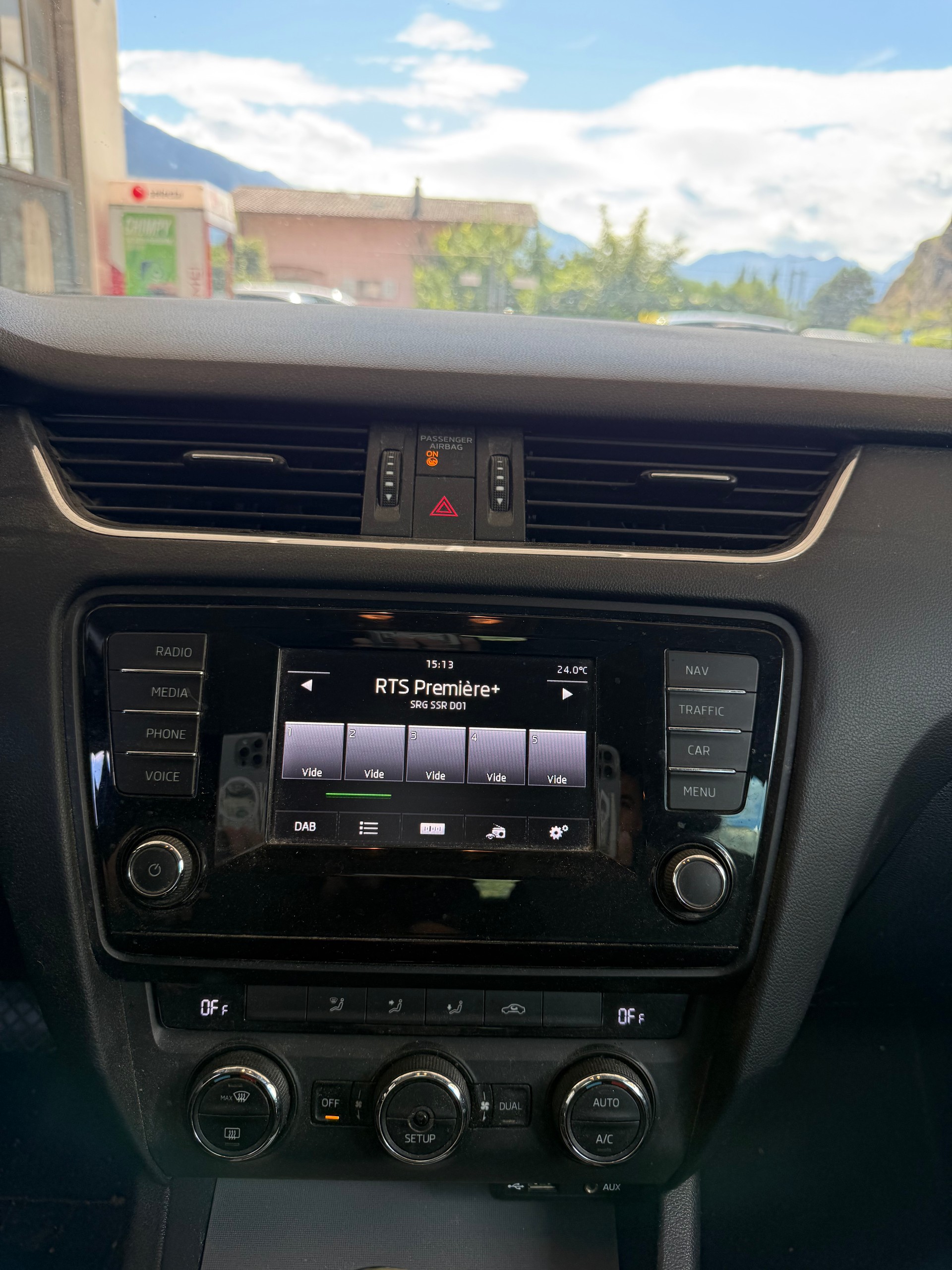 SKODA Octavia Combi 1.6 TDI Active DSG-image-10