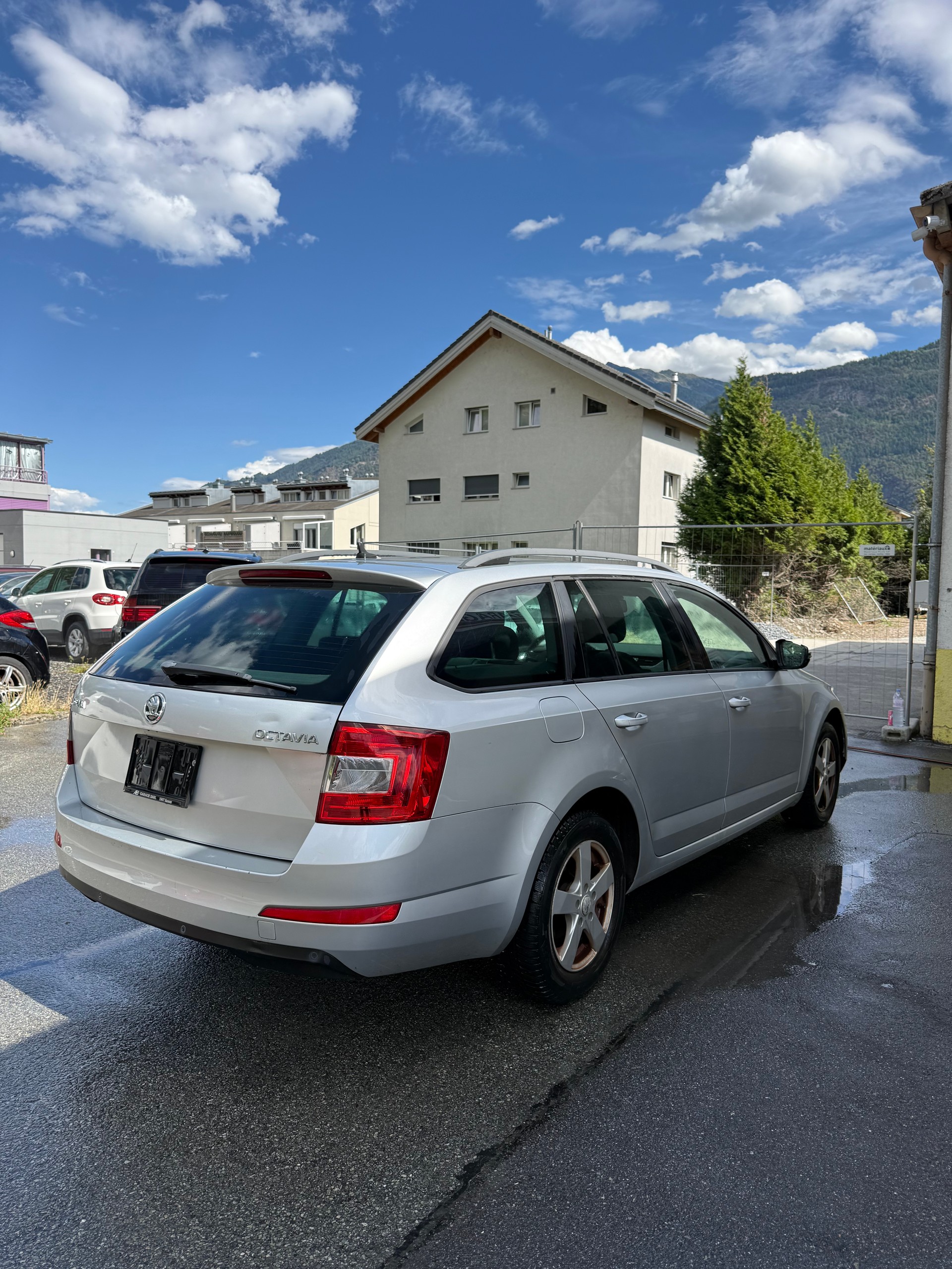 SKODA Octavia Combi 1.6 TDI Active DSG-image-3