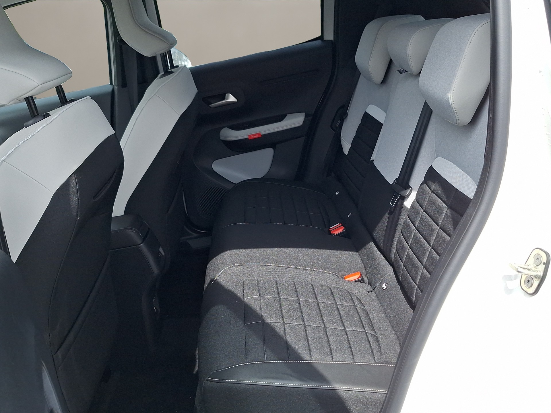 CITROEN e-C3 44kWh Max-image-12
