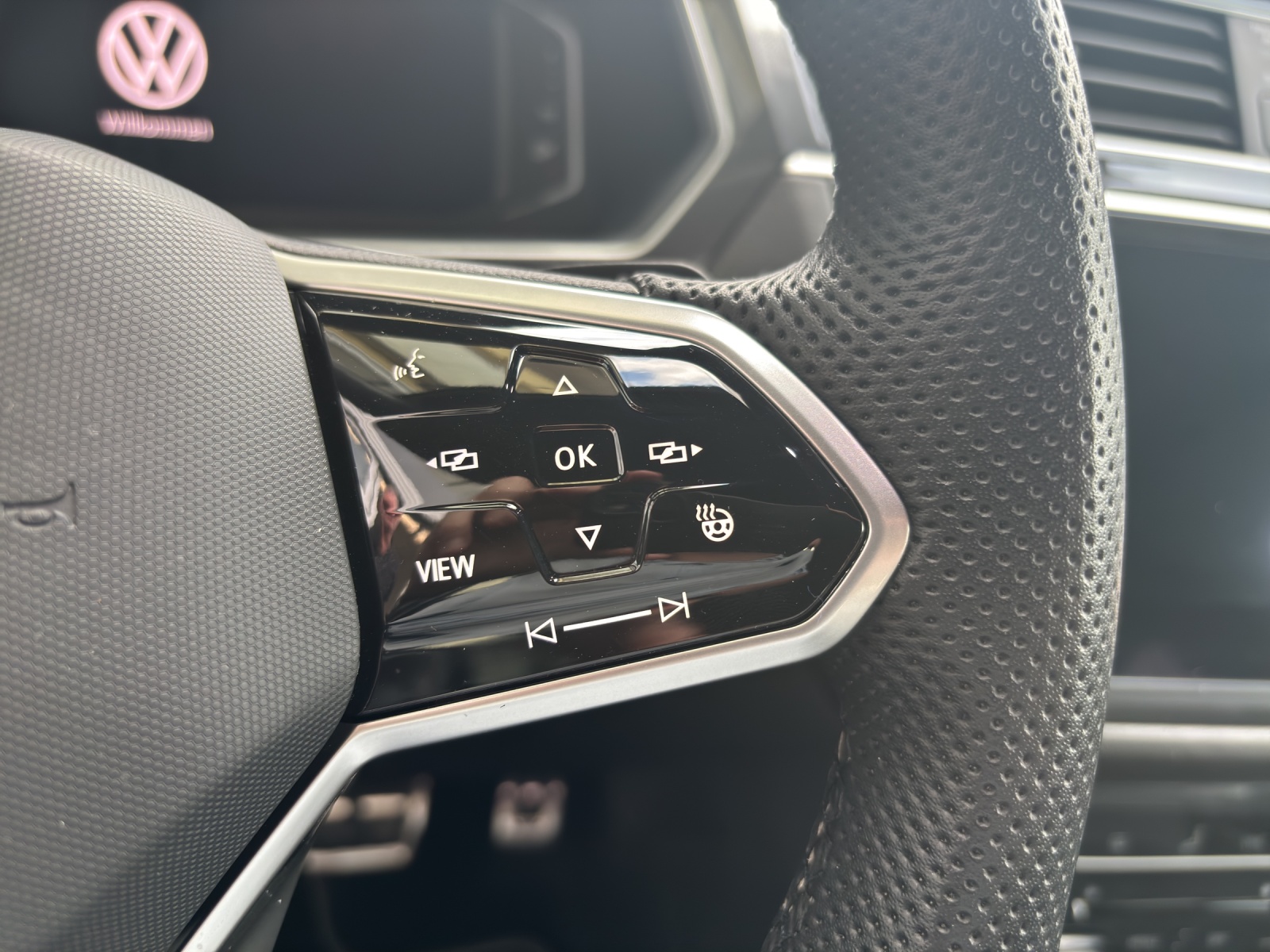 VW Tiguan Allspace 2.0 TDI SCR R-Line 4Motion DSG mit AHK, Head-Up-Display & 360°Kamrea-image-15