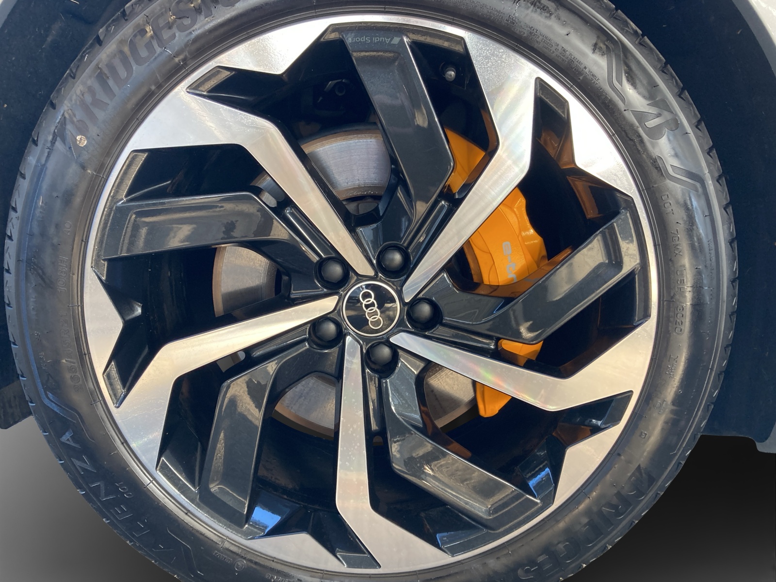 AUDI e-tron 55 S Line quattro-image-15
