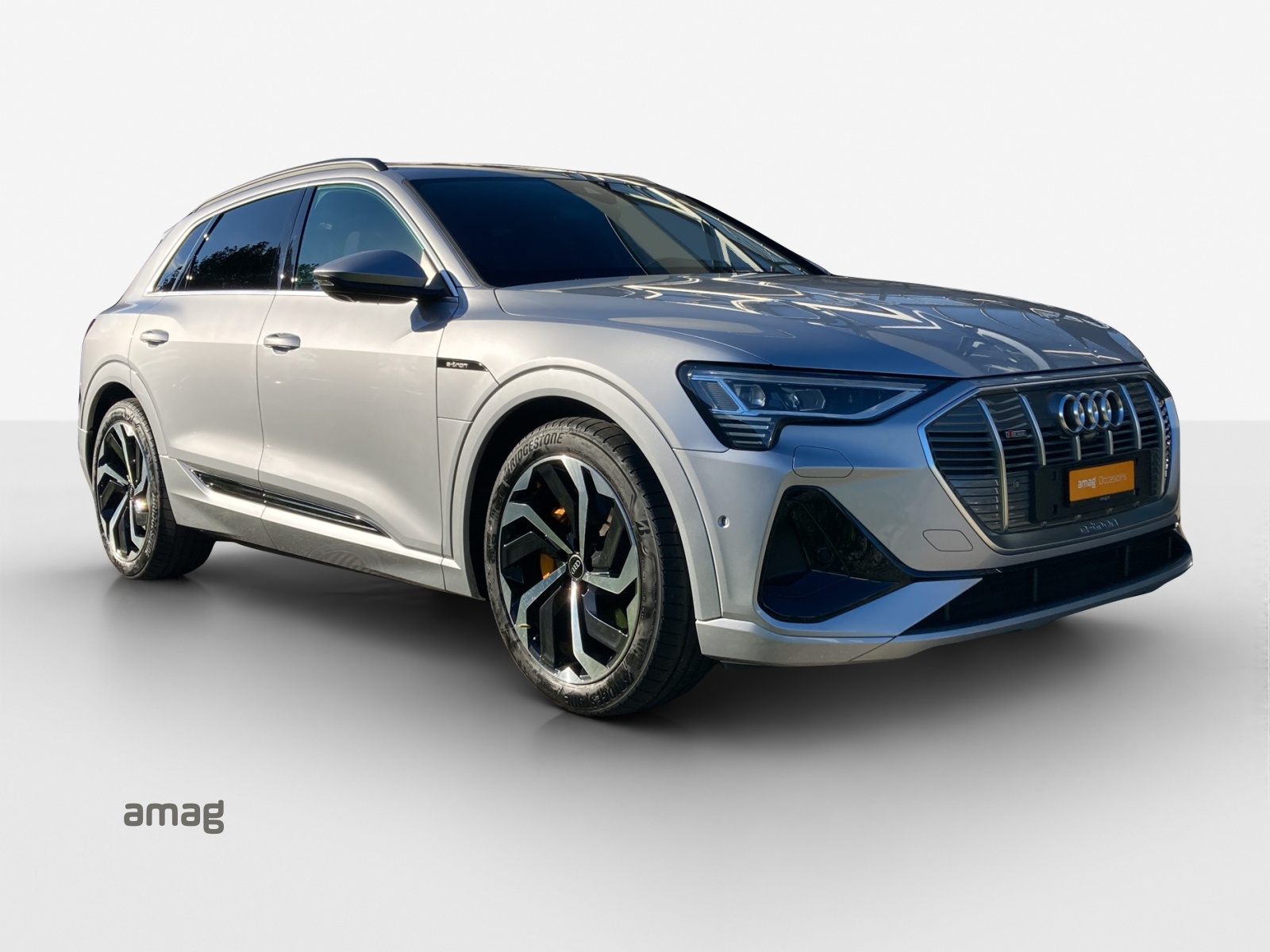 AUDI e-tron 55 S Line quattro-image-5