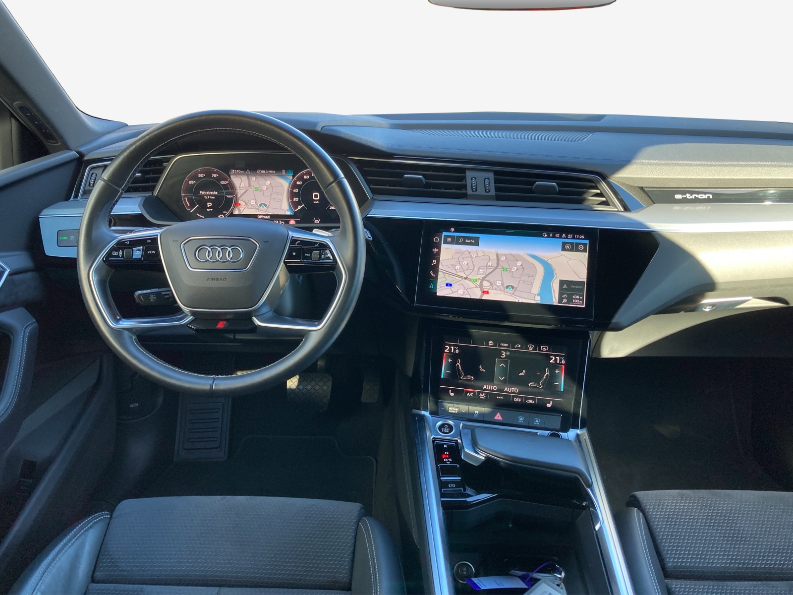 AUDI e-tron 55 S Line quattro-image-8