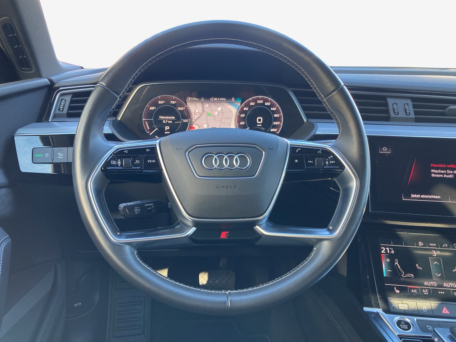 AUDI e-tron 55 S Line quattro-image-9