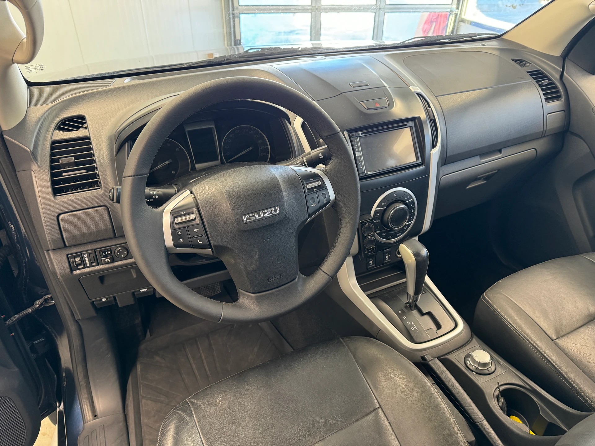 ISUZU 2.5 TDi Quasar 4x4-image-2