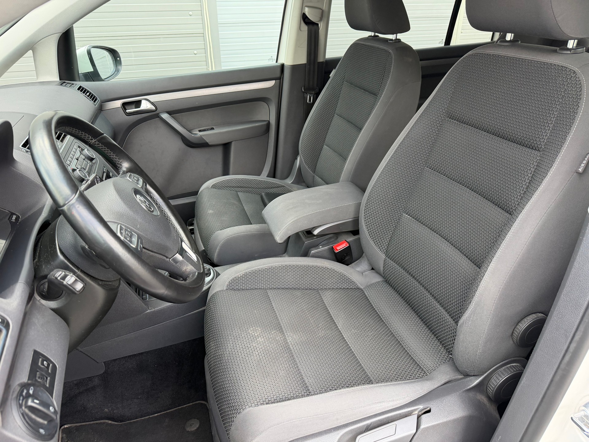 VW Touran 2.0 TDI Comfortline DSG-image-12