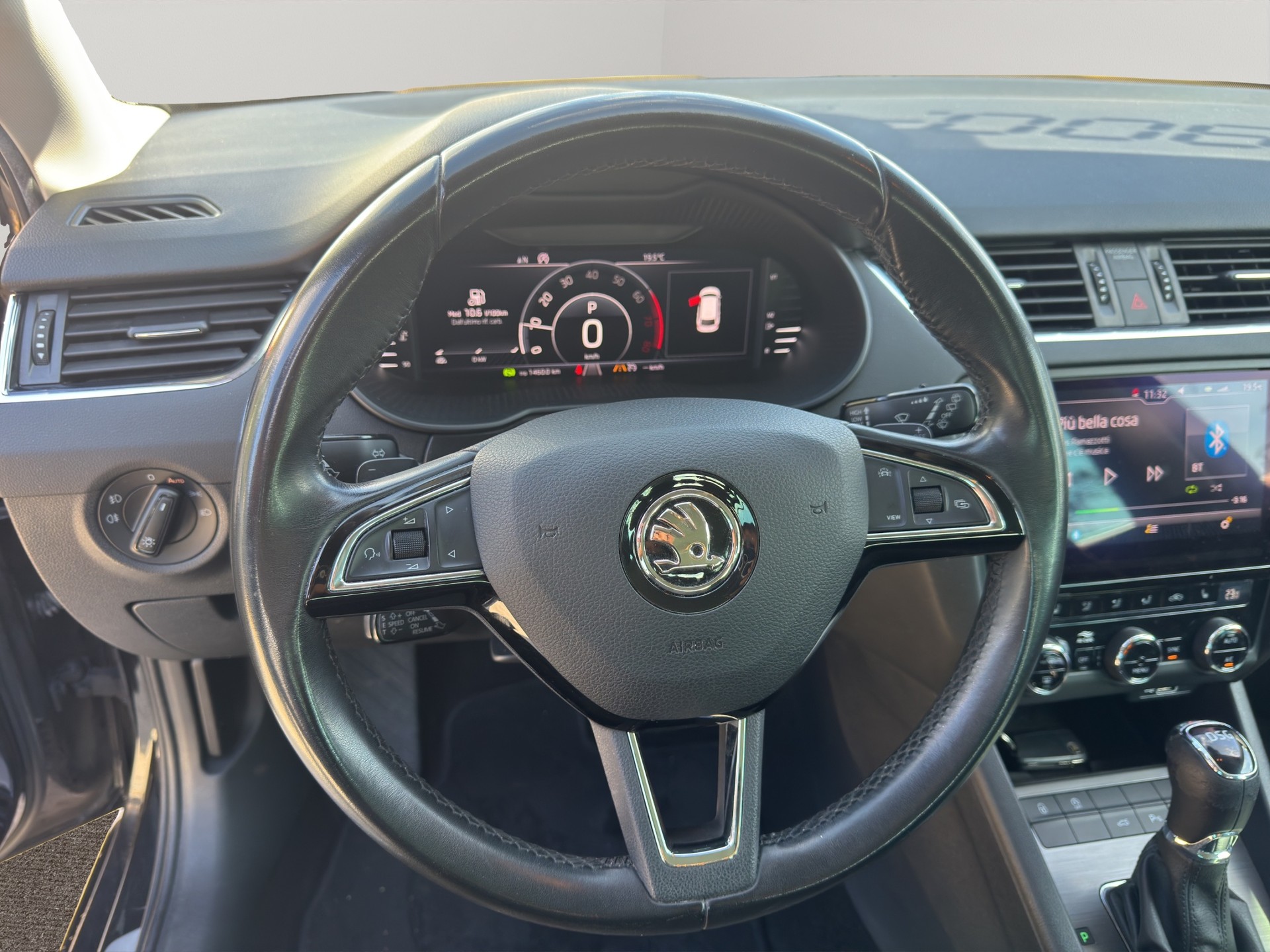 SKODA Octavia Combi 1.5 TSI Soleil DSG-image-11