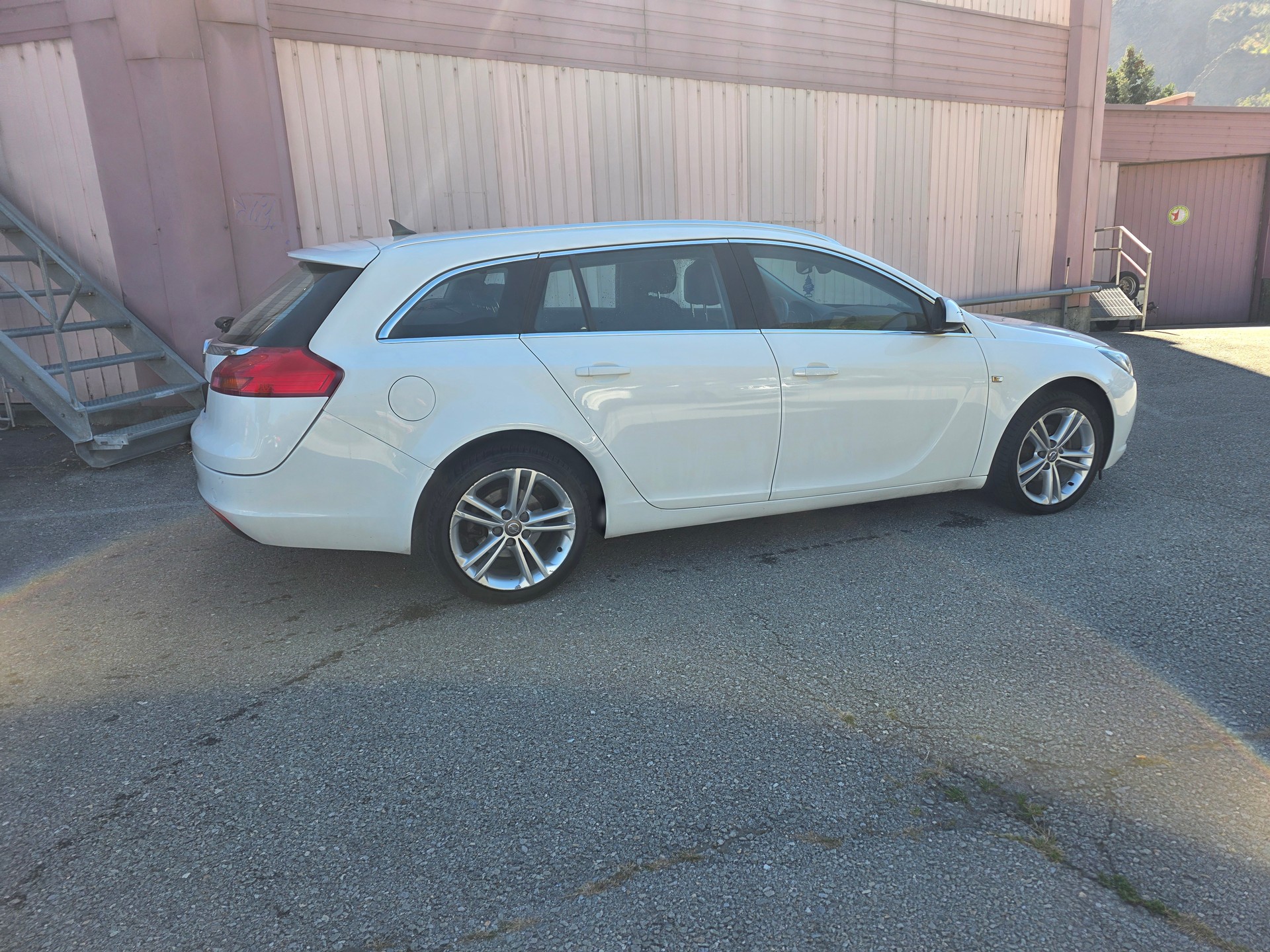 OPEL Insignia Sports Tourer 2.0 CDTI Active Edition-image-6