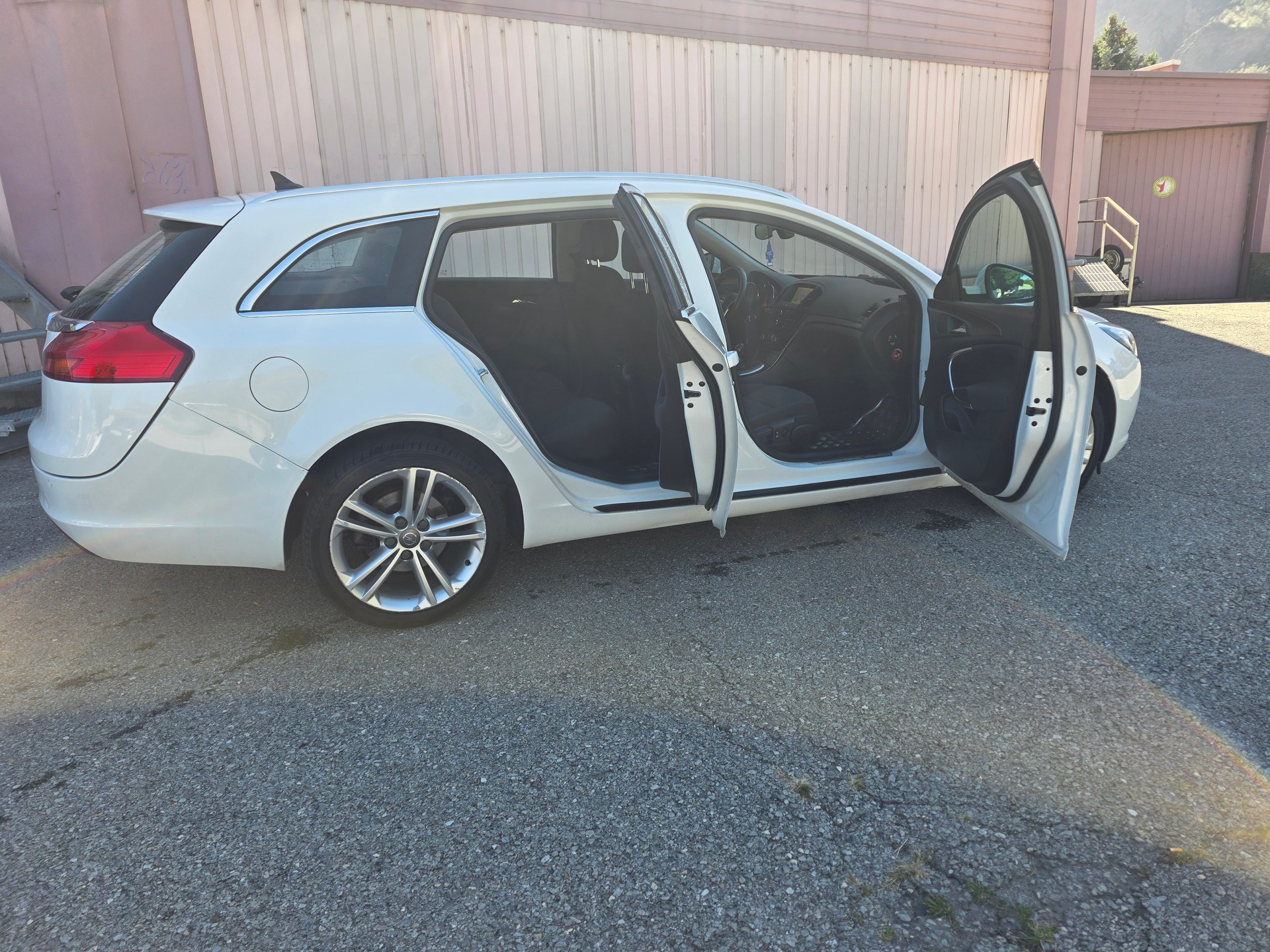 OPEL Insignia Sports Tourer 2.0 CDTI Active Edition-image-8