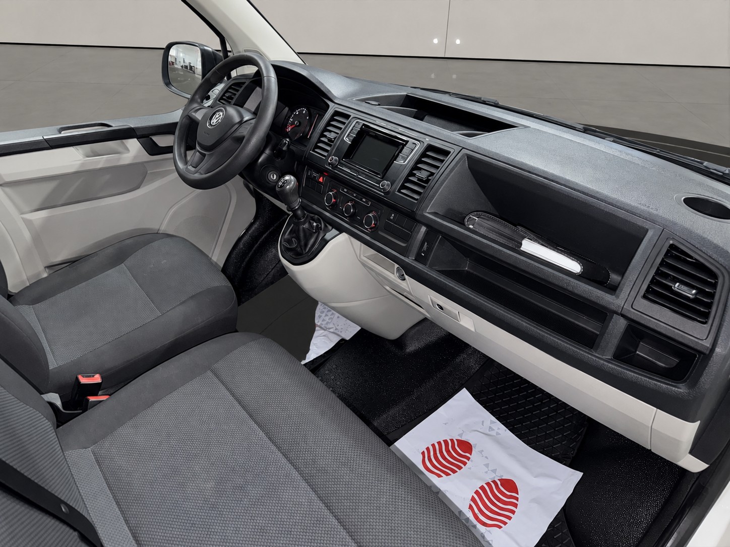 VW T6 2.0 TDI 4Motion Lang Version ( Mit AHK / Sortimo Regale )-image-10