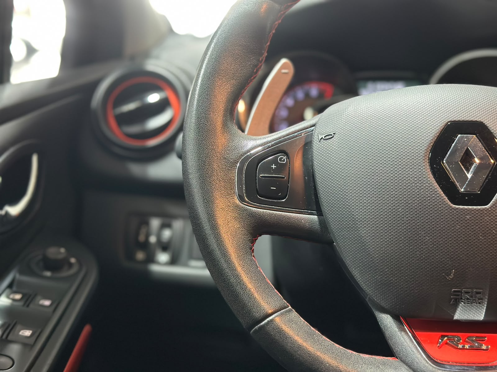 RENAULT Clio 1.6 T RS 200 EDC-image-13