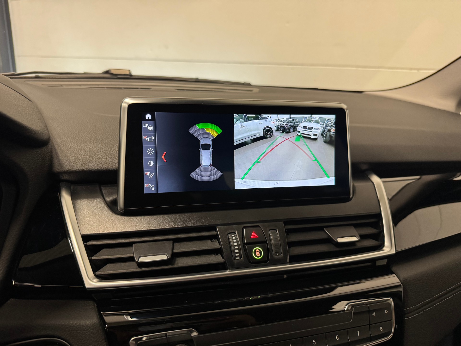 BMW 218d xDrive Active Tourer Steptronic Sport Line-image-28