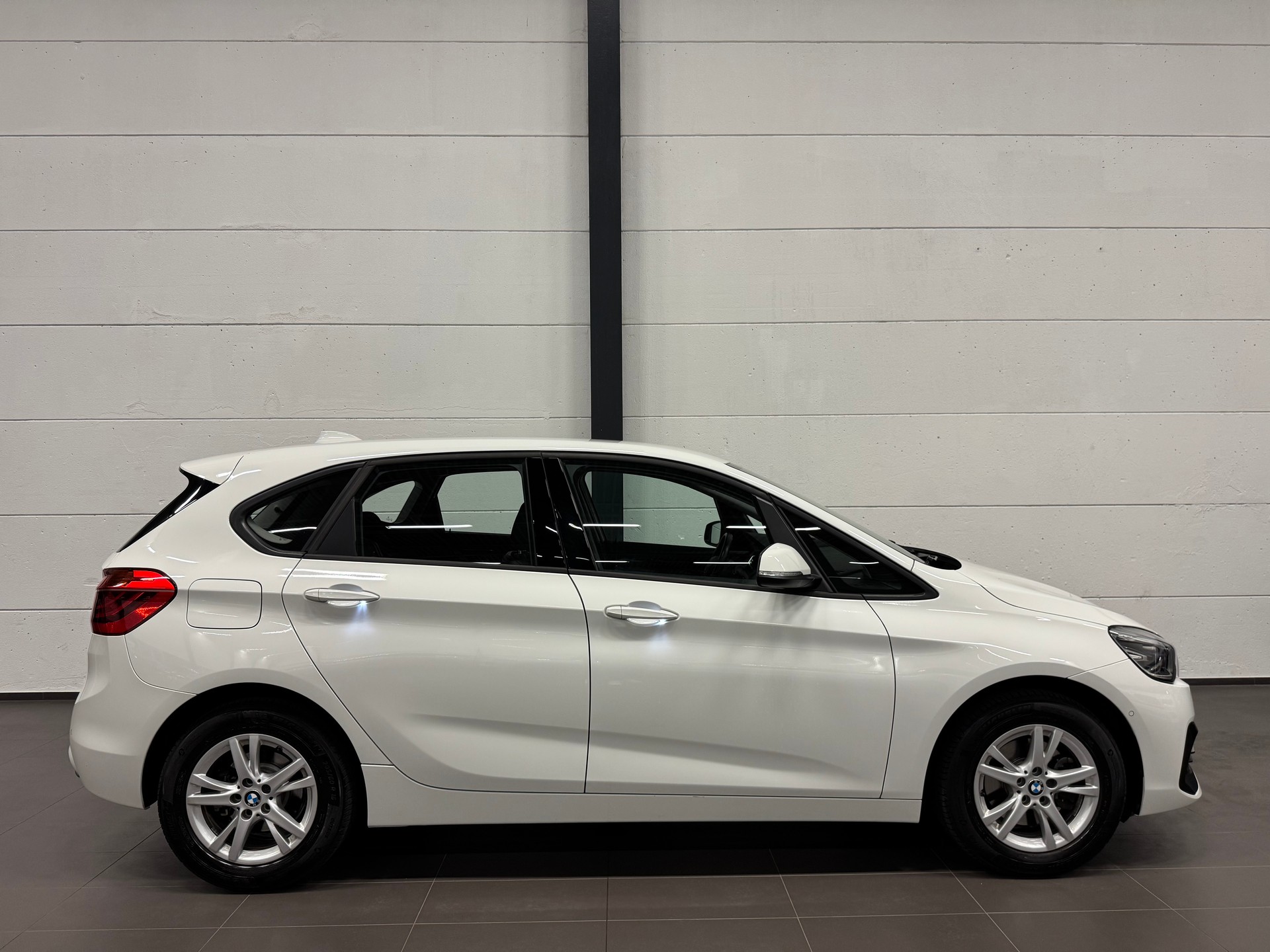 BMW 218d xDrive Active Tourer Steptronic Sport Line-image-8