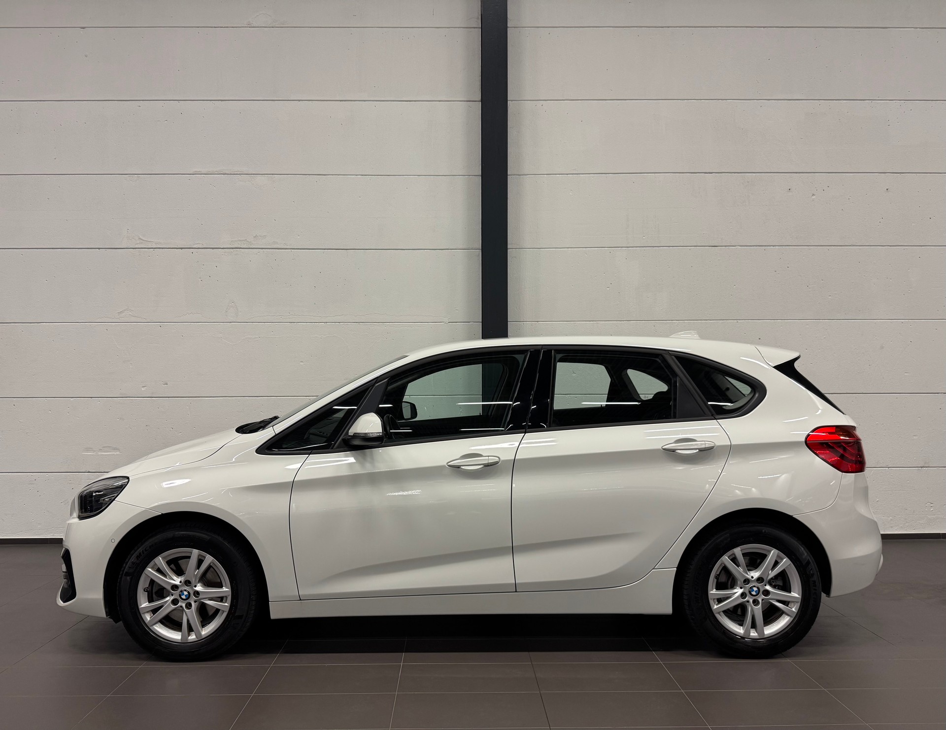 BMW 218d xDrive Active Tourer Steptronic Sport Line-image-9