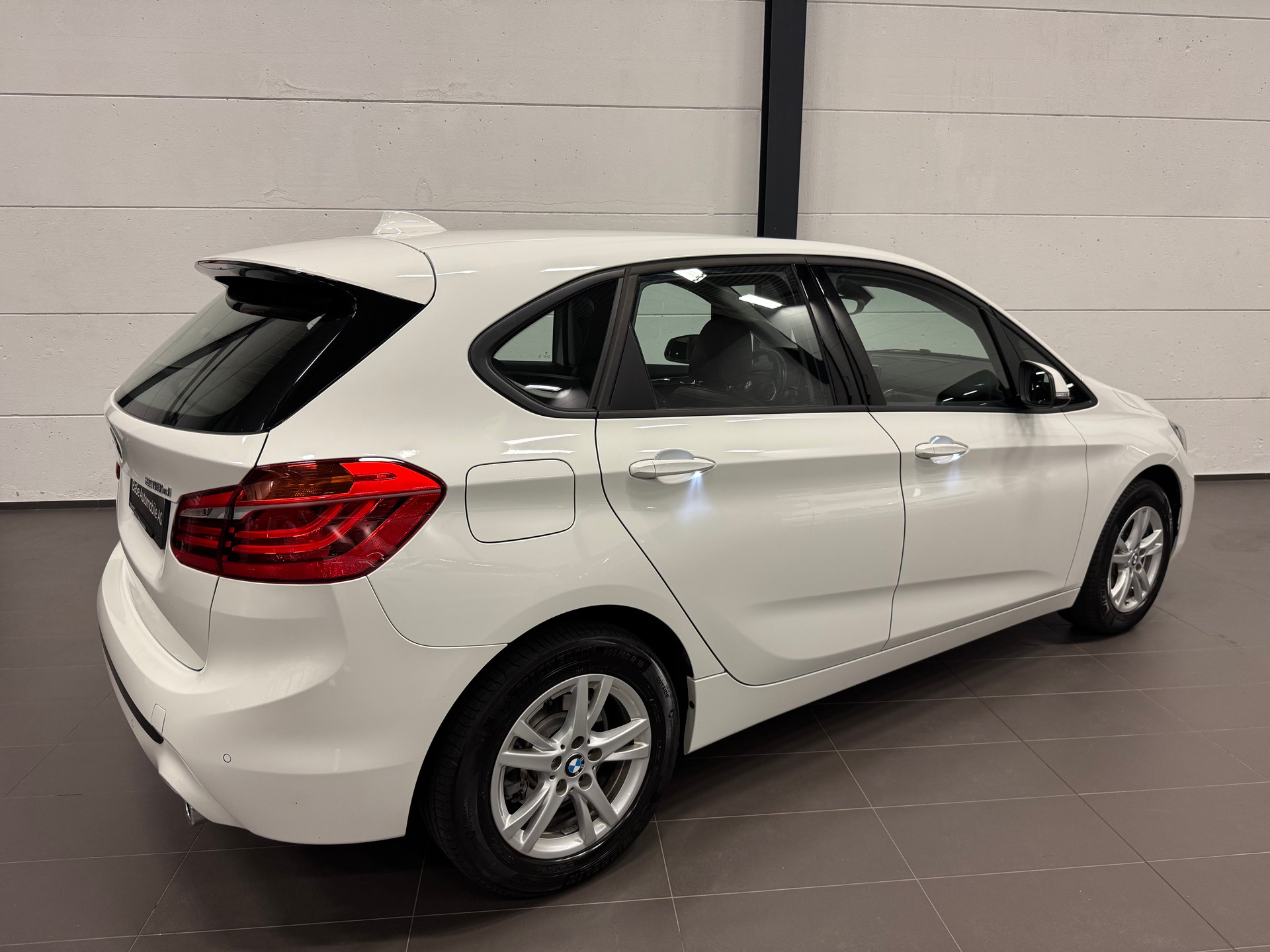 BMW 218d xDrive Active Tourer Steptronic Sport Line-image-11
