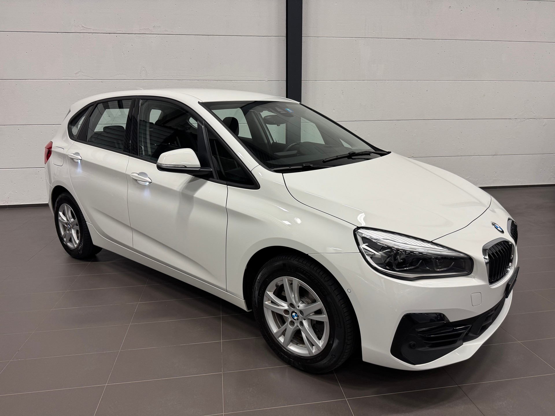 BMW 218d xDrive Active Tourer Steptronic Sport Line-image-3