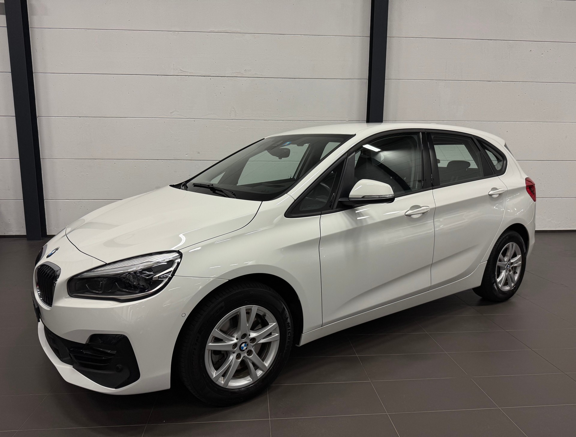 BMW 218d xDrive Active Tourer Steptronic Sport Line-image-2