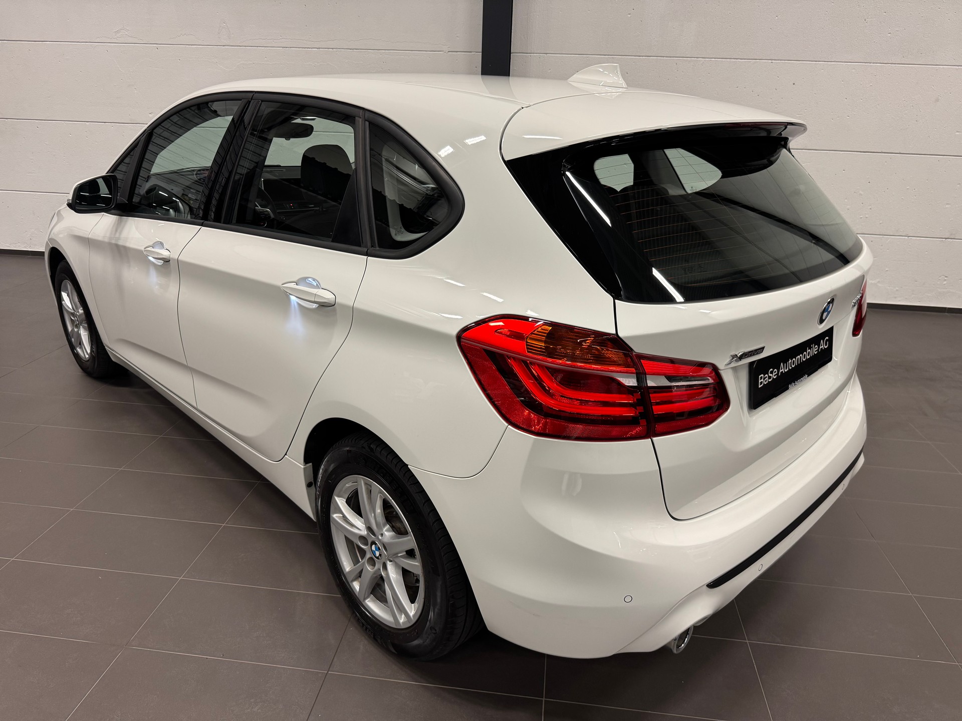 BMW 218d xDrive Active Tourer Steptronic Sport Line-image-12