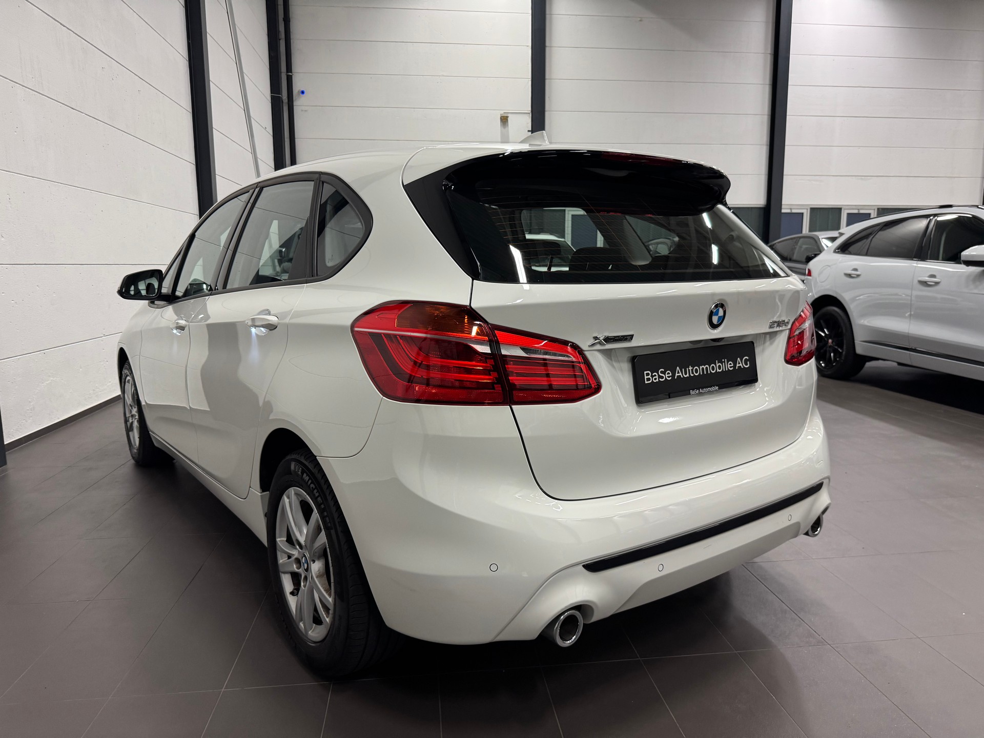 BMW 218d xDrive Active Tourer Steptronic Sport Line-image-14