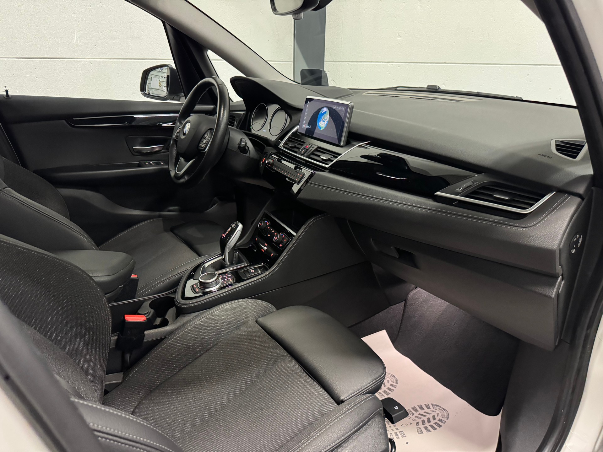 BMW 218d xDrive Active Tourer Steptronic Sport Line-image-19