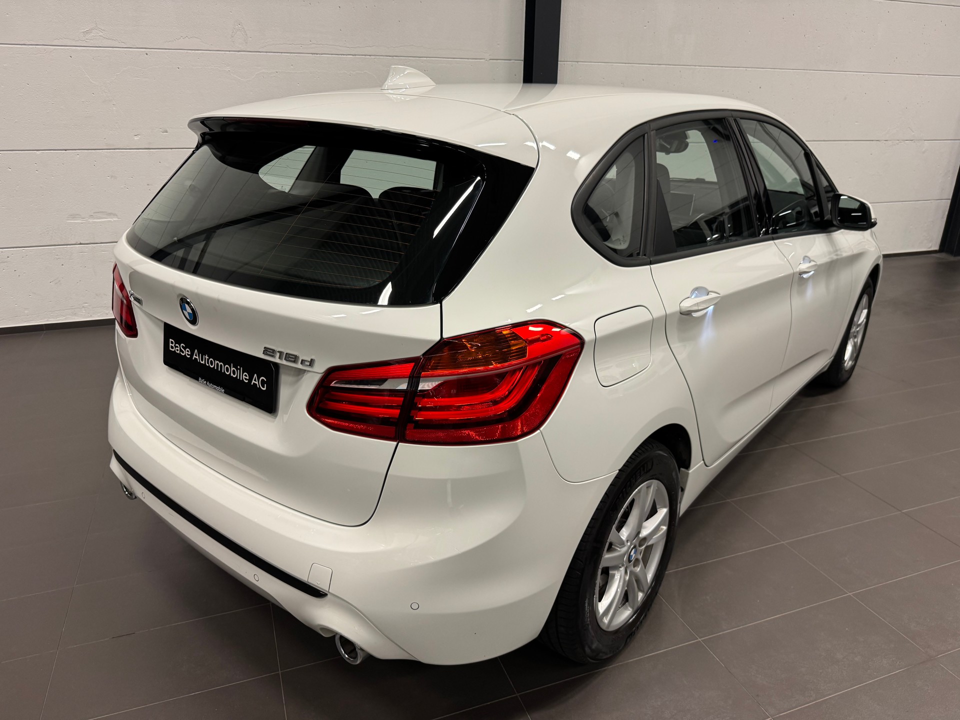 BMW 218d xDrive Active Tourer Steptronic Sport Line-image-13