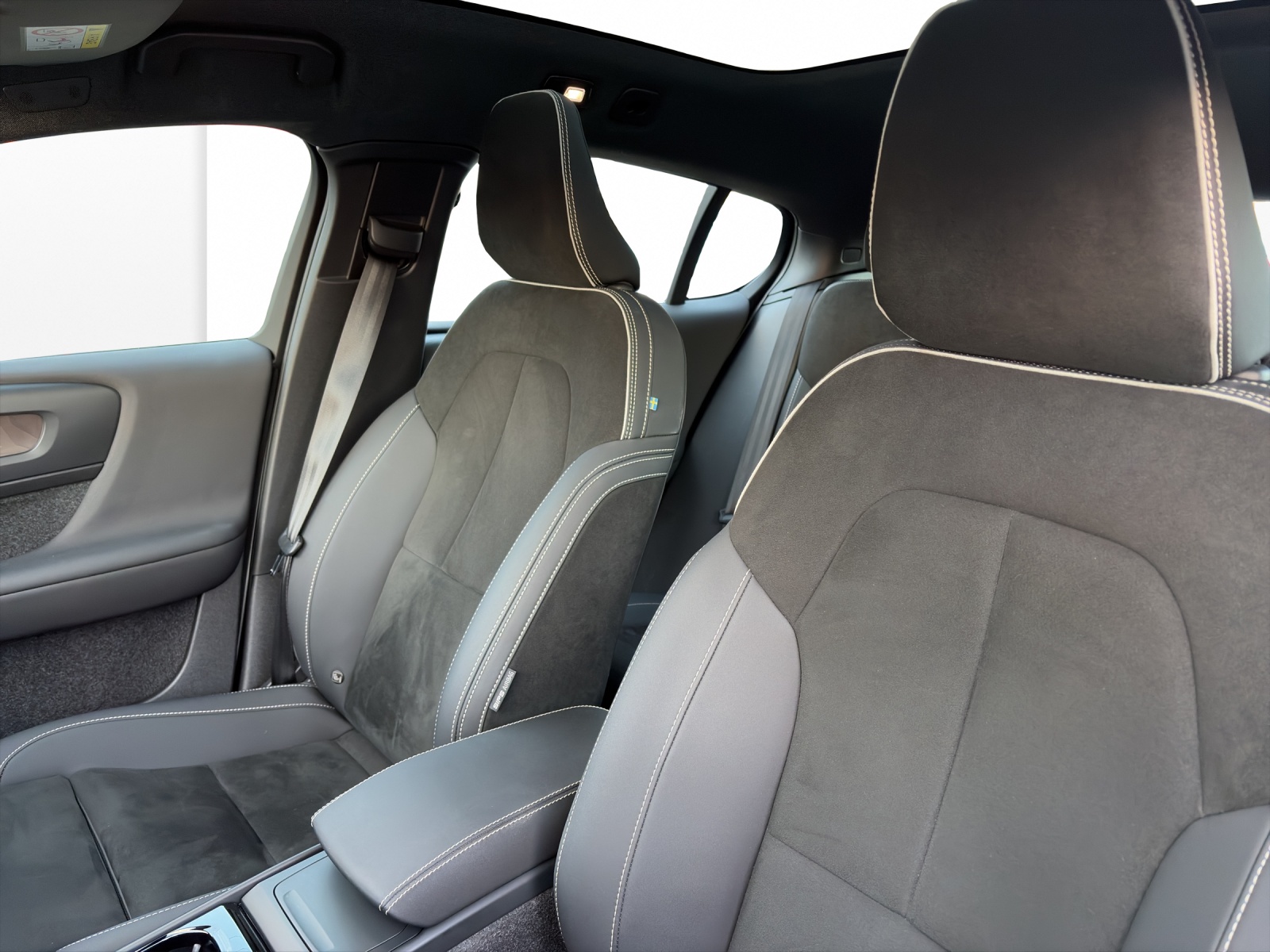 VOLVO C40 P8 Twin Recharge Ultimate AWD-image-16