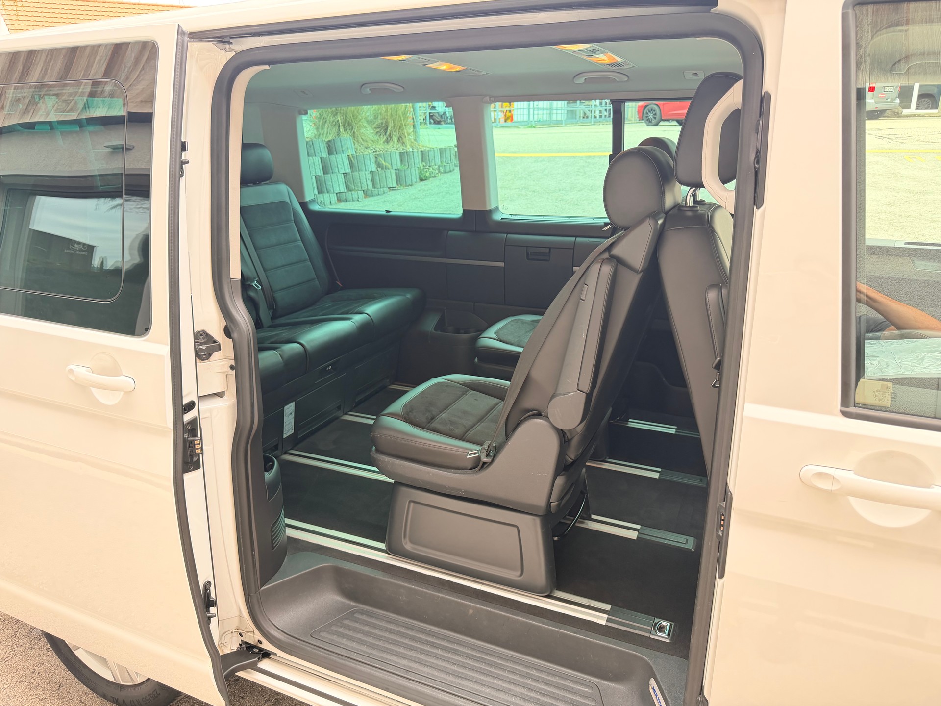 VW T6 Multivan 2.0 TDI Comfortline 4Motion DSG-image-9
