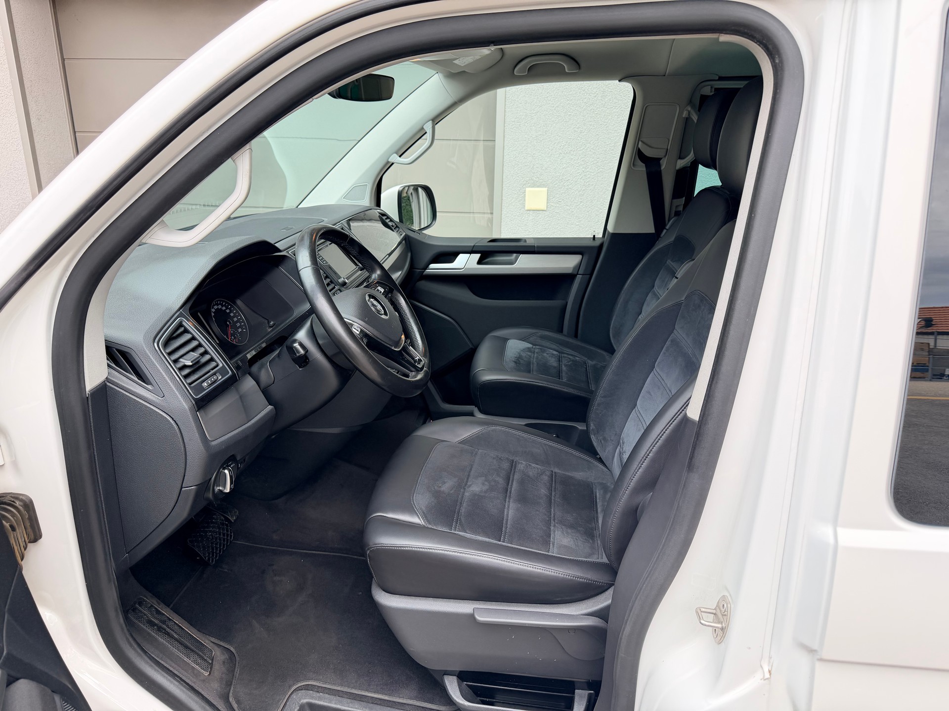 VW T6 Multivan 2.0 TDI Comfortline 4Motion DSG-image-8