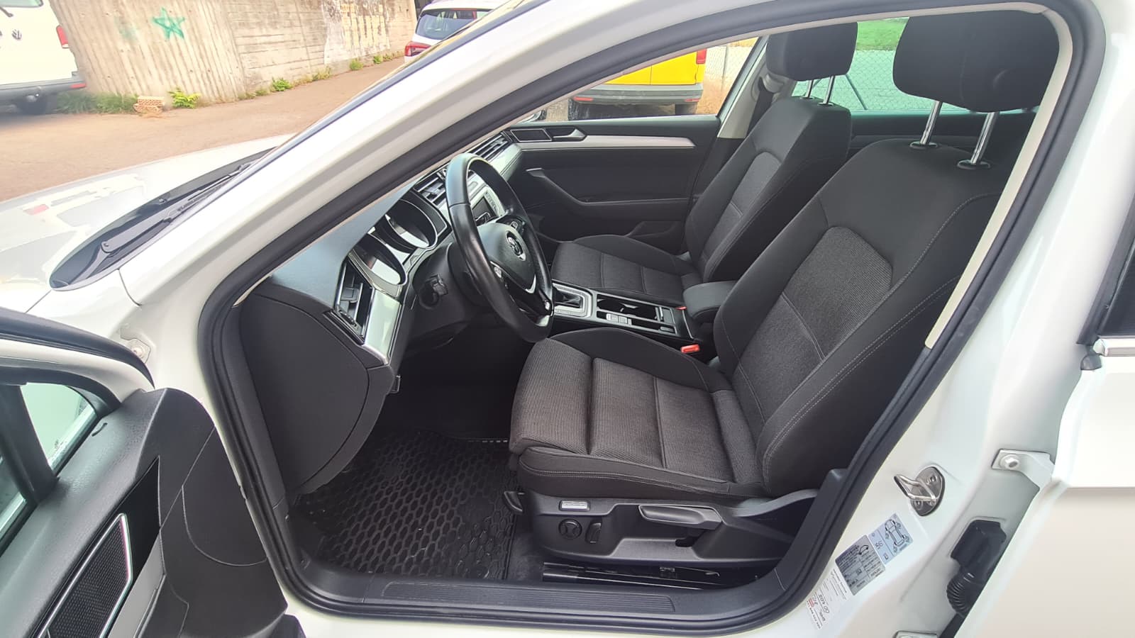 VW Passat Variant 2.0 TDI BMT Comfortline DSG 4Motion ** Gr-Navi ** RF-Kamera ** Abstandsregelsysteme ** Anh-Kupplung ** Ab MFK **-image-19
