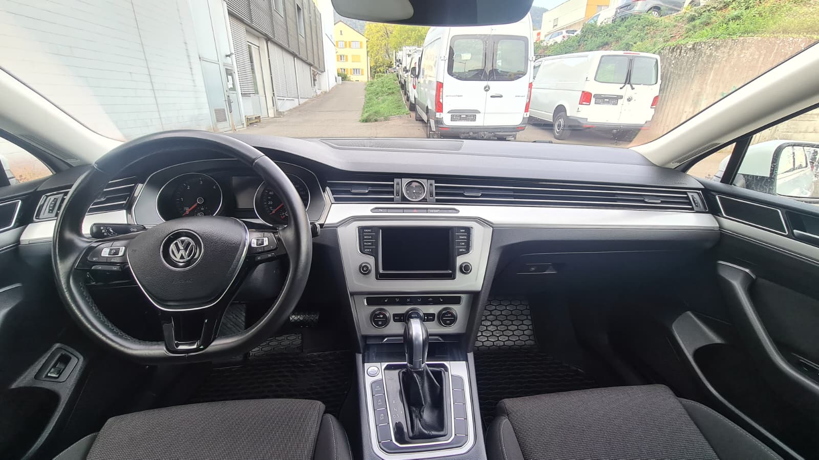 VW Passat Variant 2.0 TDI BMT Comfortline DSG 4Motion ** Gr-Navi ** RF-Kamera ** Abstandsregelsysteme ** Anh-Kupplung ** Ab MFK **-image-17