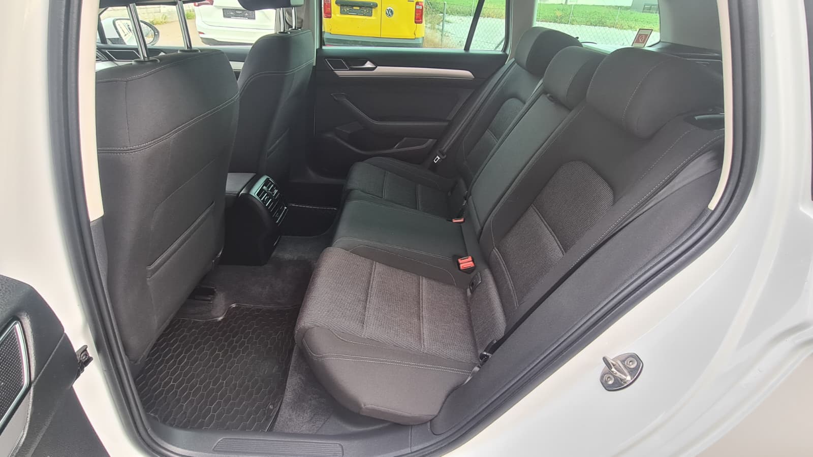VW Passat Variant 2.0 TDI BMT Comfortline DSG 4Motion ** Gr-Navi ** RF-Kamera ** Abstandsregelsysteme ** Anh-Kupplung ** Ab MFK **-image-20