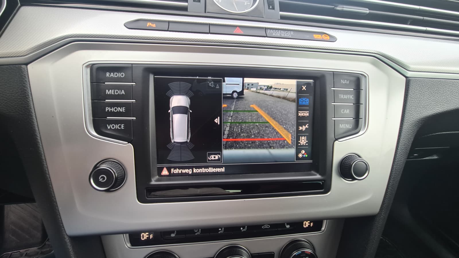 VW Passat Variant 2.0 TDI BMT Comfortline DSG 4Motion ** Gr-Navi ** RF-Kamera ** Abstandsregelsysteme ** Anh-Kupplung ** Ab MFK **-image-16