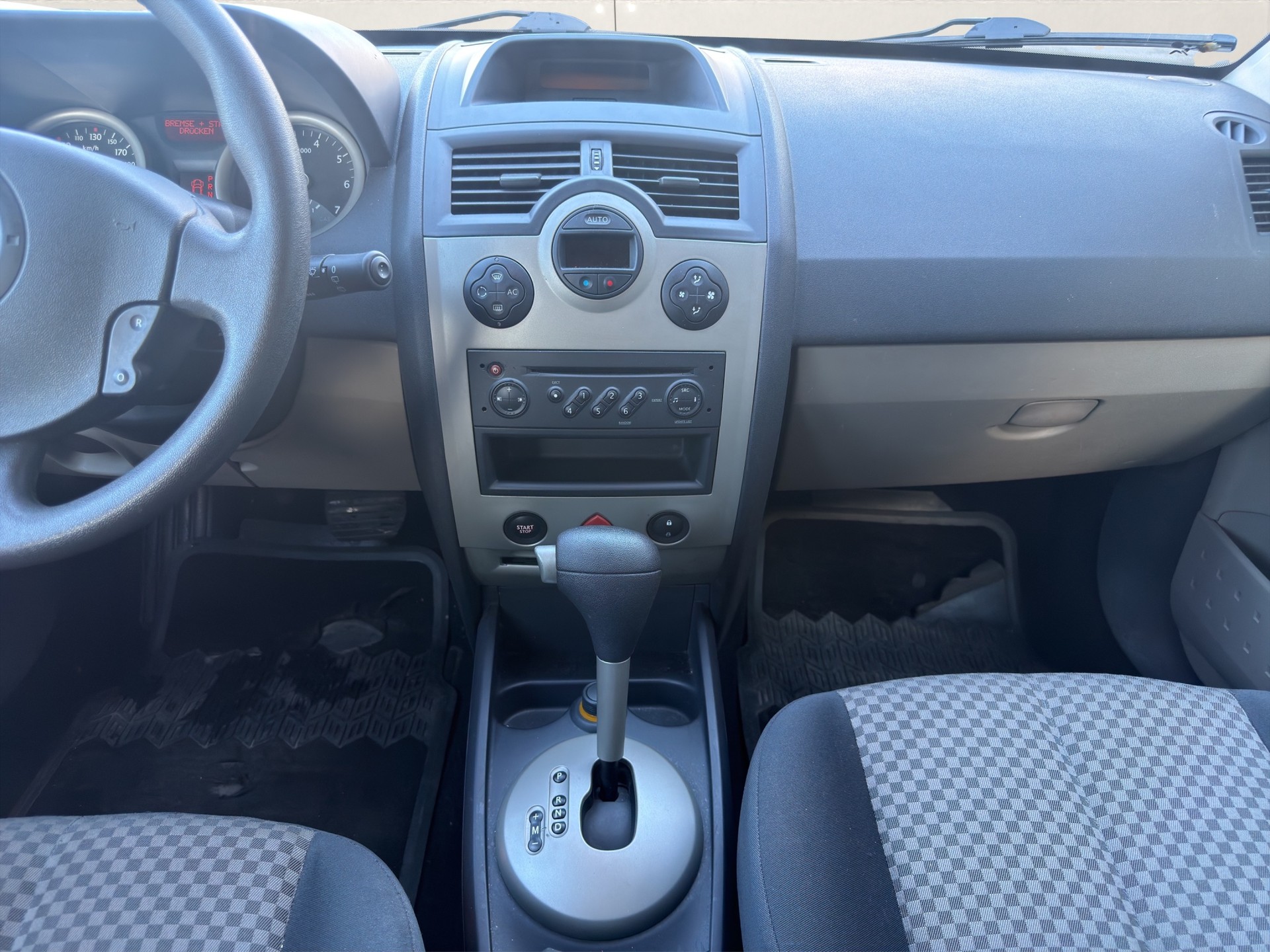 RENAULT Mégane Break 1.6 16V Expression-image-12