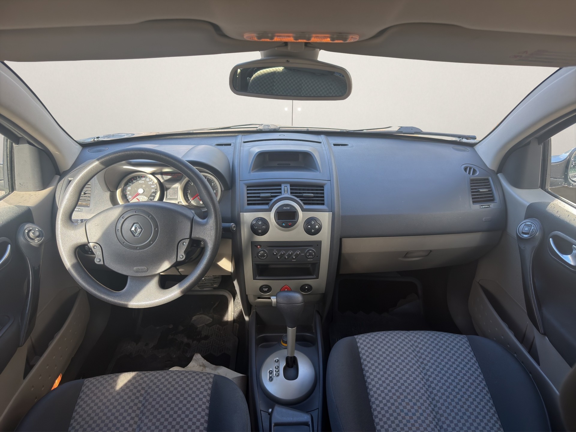 RENAULT Mégane Break 1.6 16V Expression-image-9
