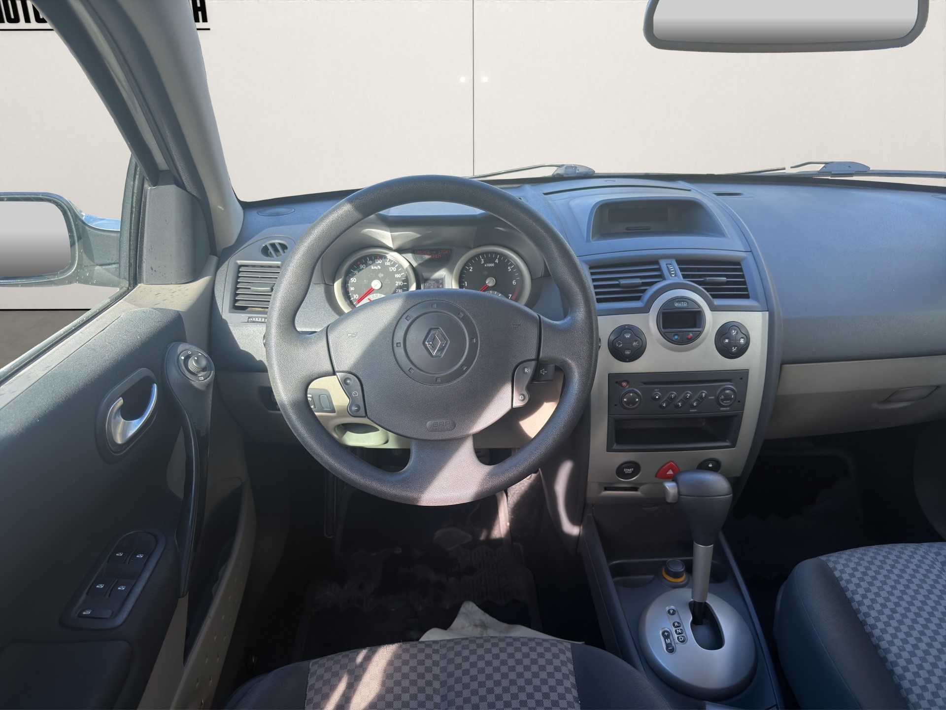 RENAULT Mégane Break 1.6 16V Expression-image-10