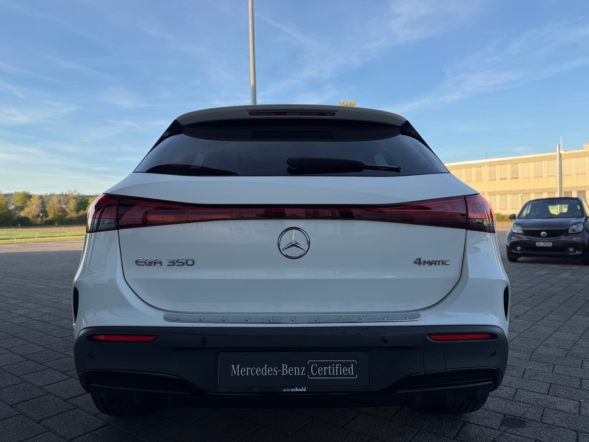 MERCEDES-BENZ EQA 350 AMG Line 4Matic-image-3