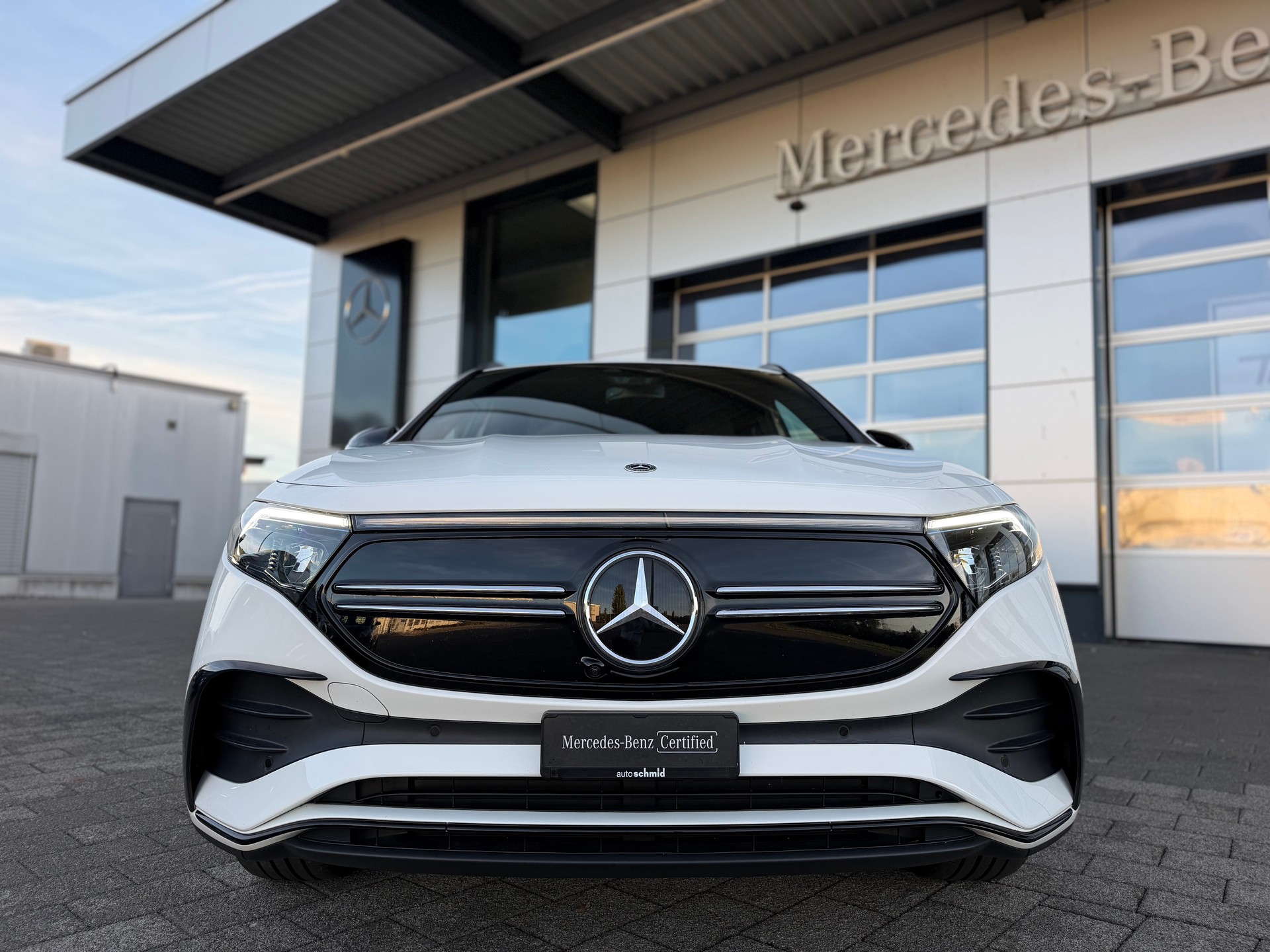 MERCEDES-BENZ EQA 350 AMG Line 4Matic-image-1
