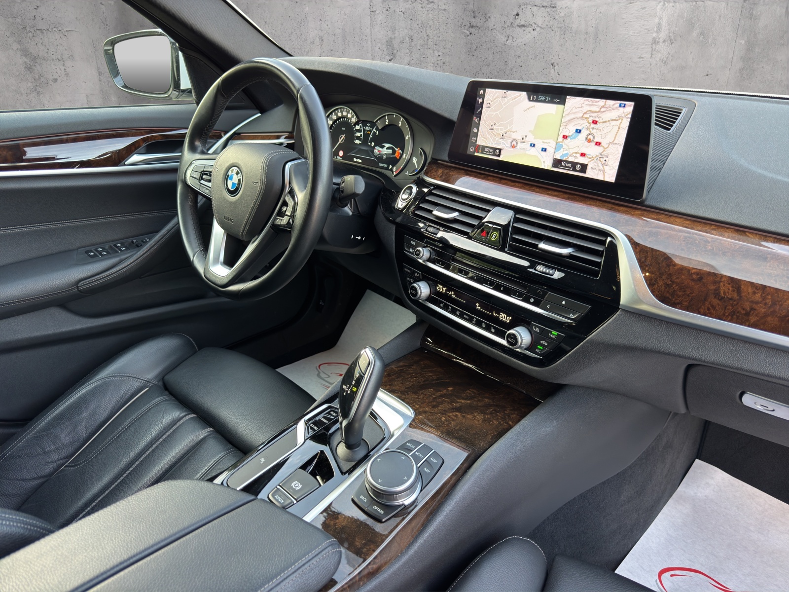 BMW 520d xDrive Sport Line Steptronic-image-12