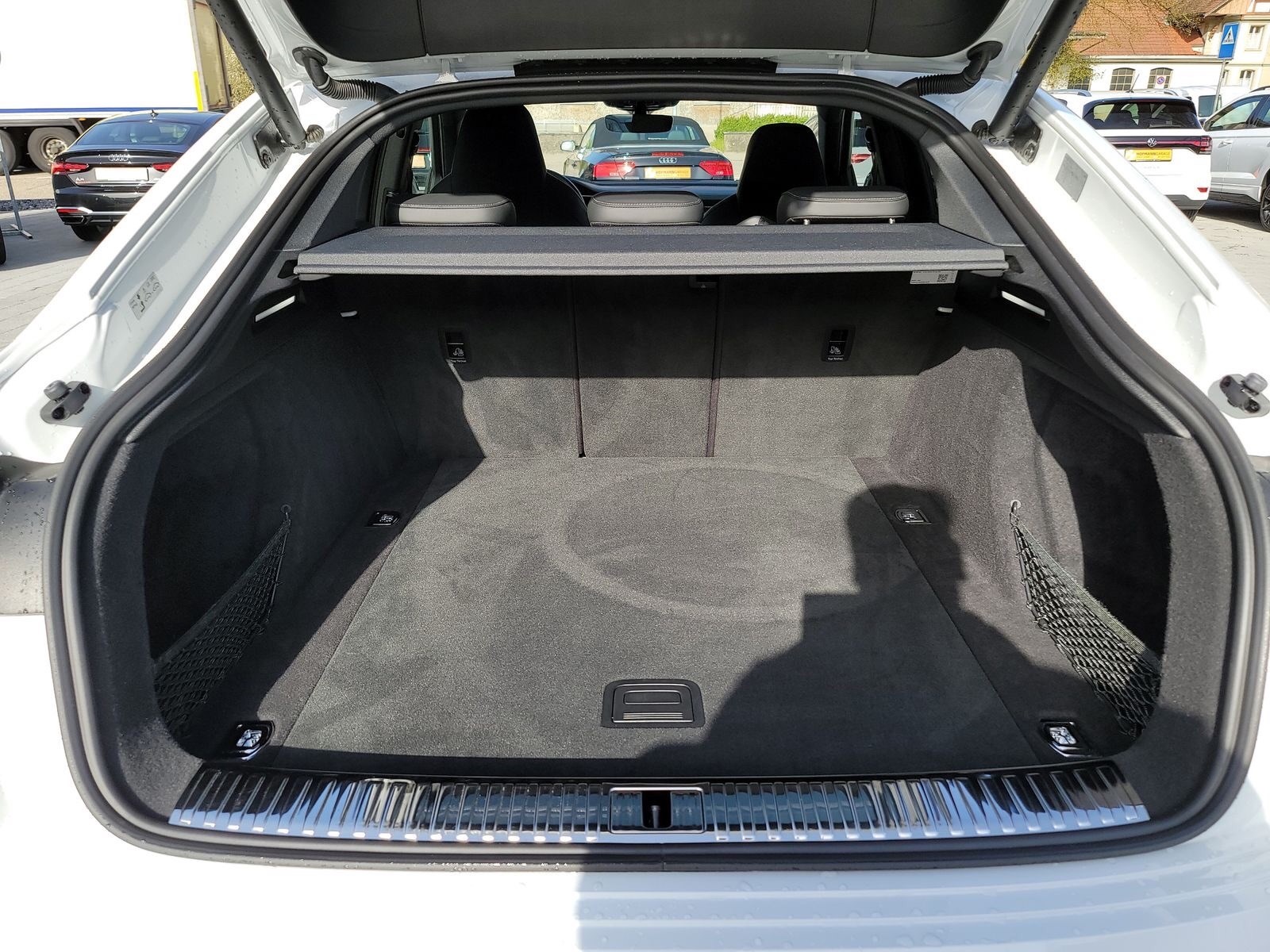 AUDI e-tron 55 Sportback S Line quattro-image-7