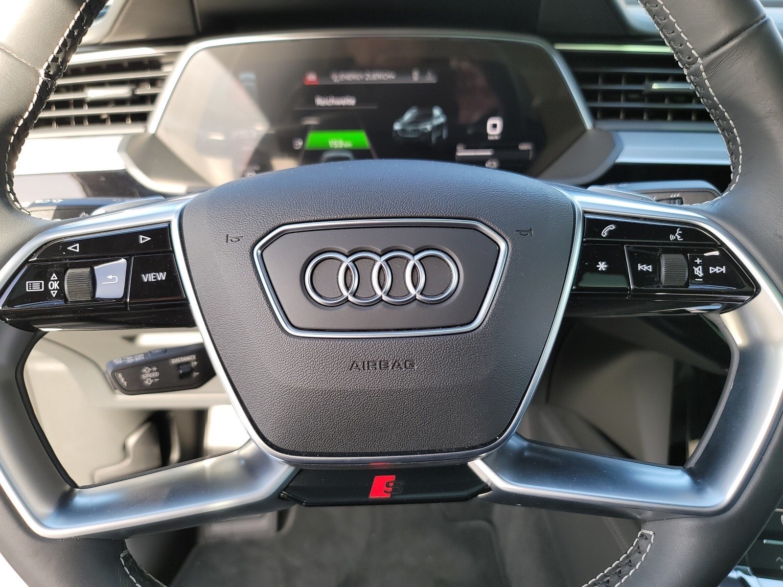 AUDI e-tron 55 Sportback S Line quattro-image-12
